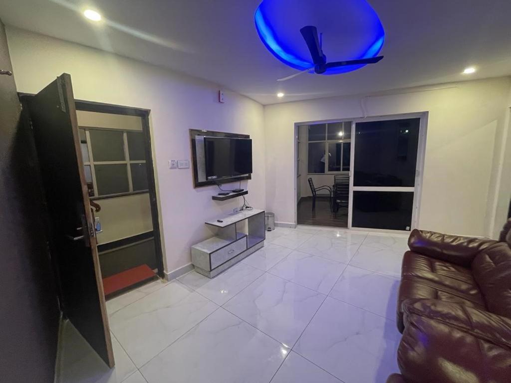 Executive Suite - Photo 2