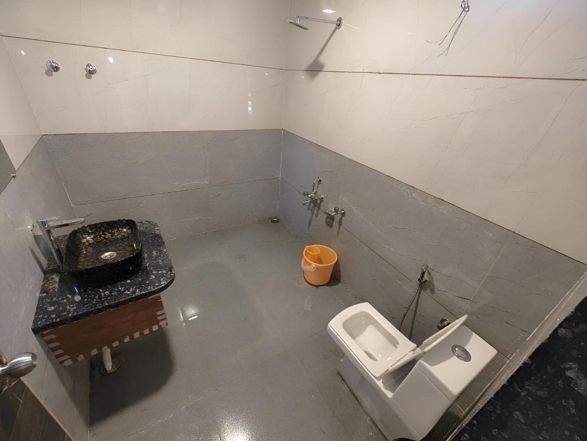 Quadruple Room With Private Bathroom photo 3