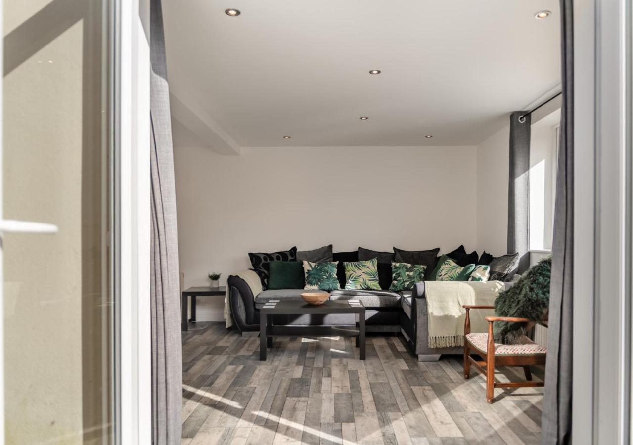 Three-Bedroom House photo 1