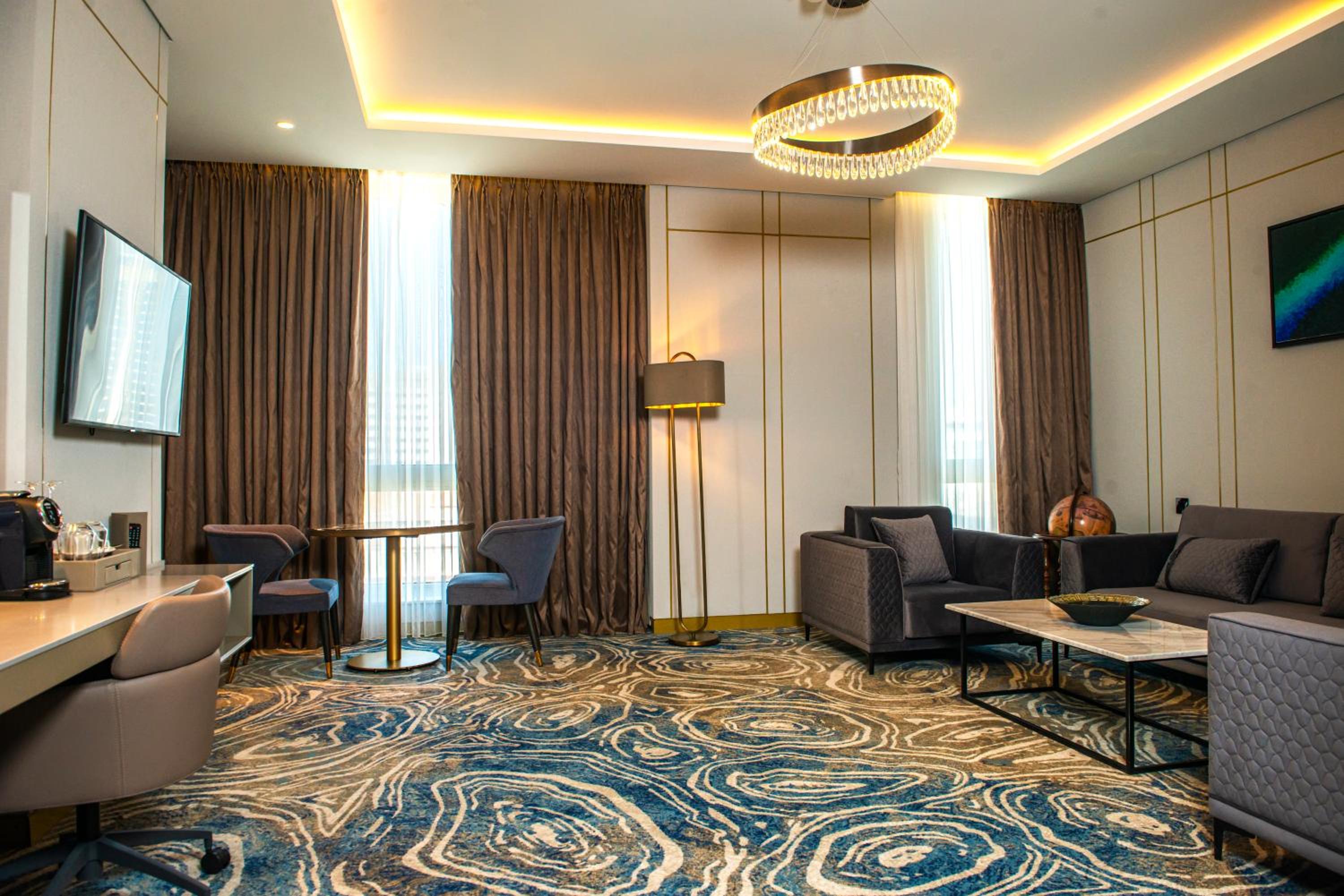 Executive King Suite - Photo 8