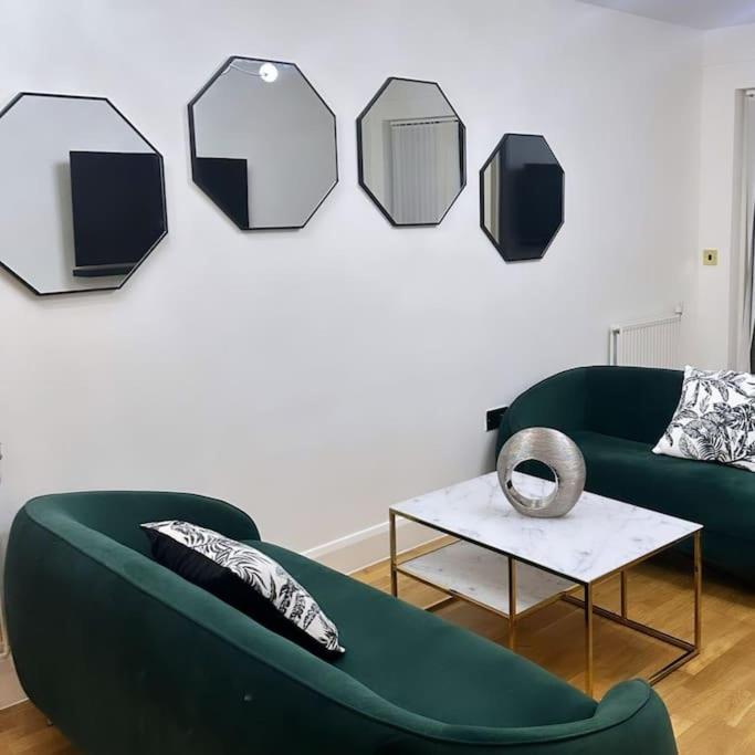 One-Bedroom Apartment photo 1