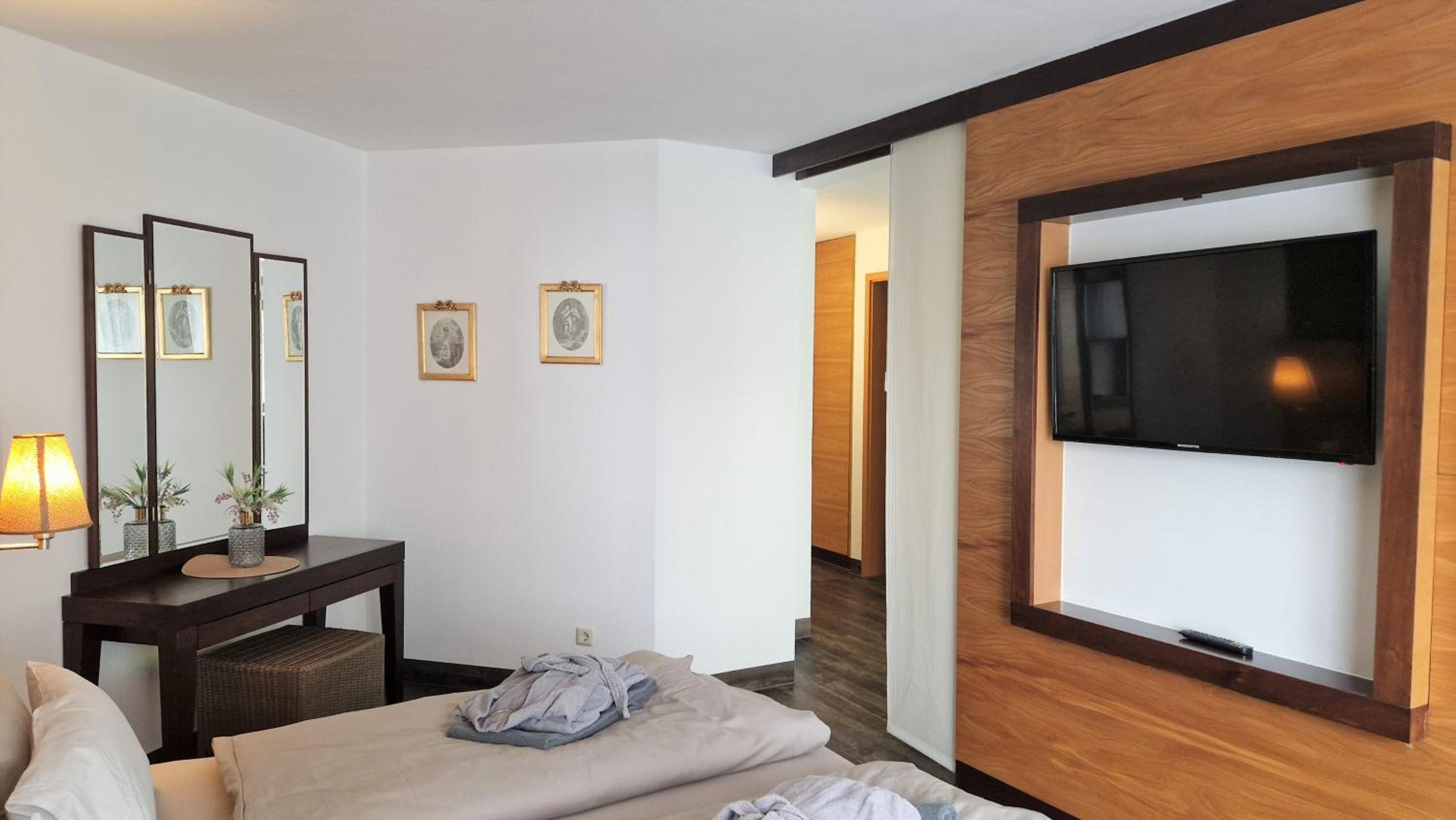 Suite - Photo 13