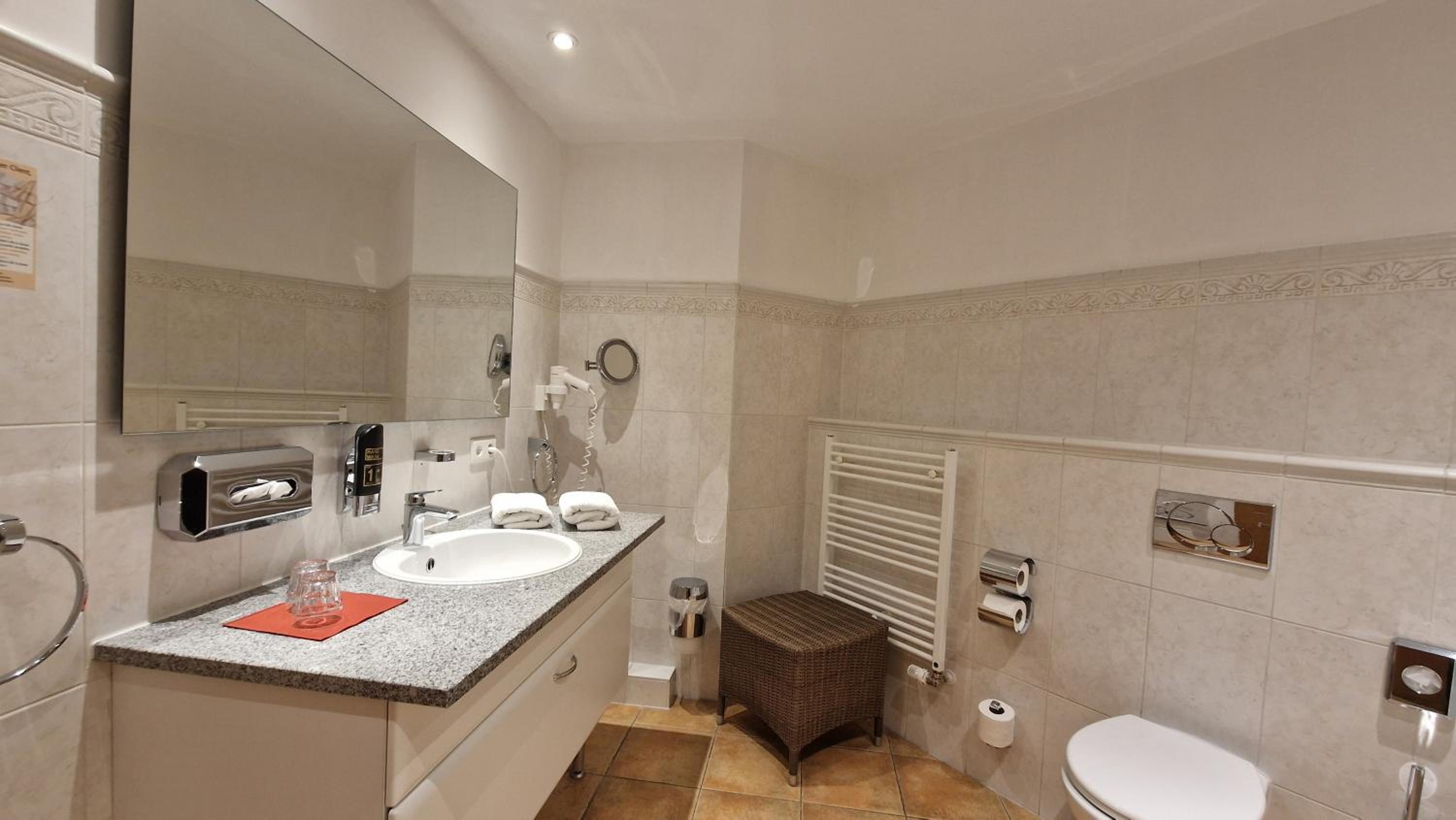 Suite - Photo 5