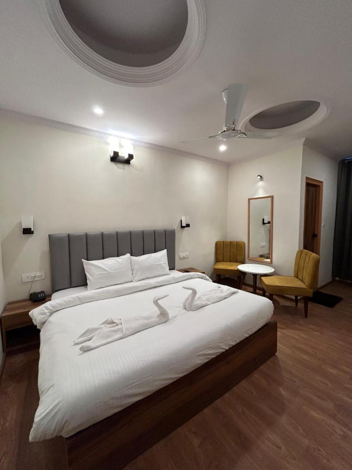 Superior King Room - Photo 6