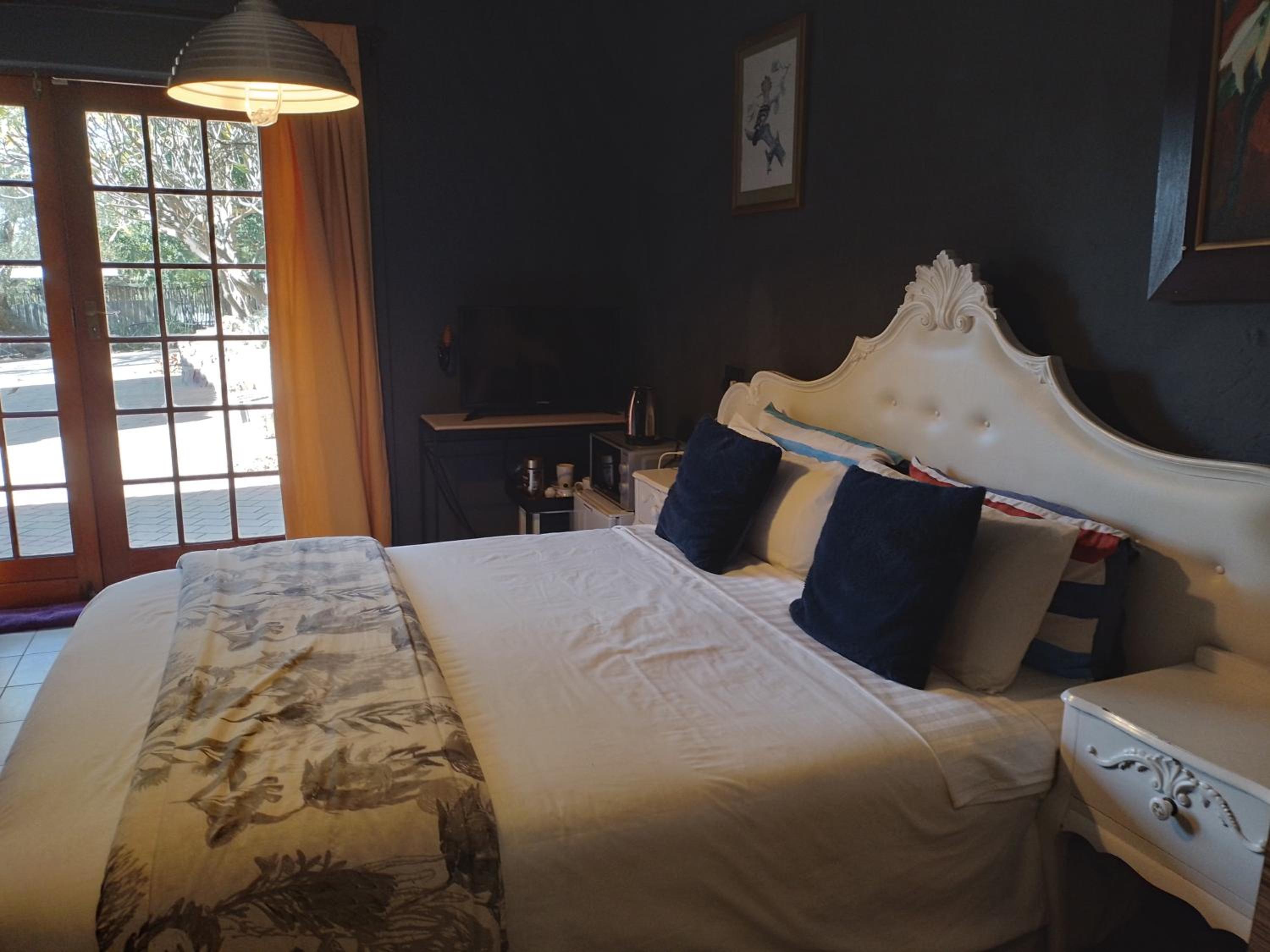 Large Double Room - Photo 11