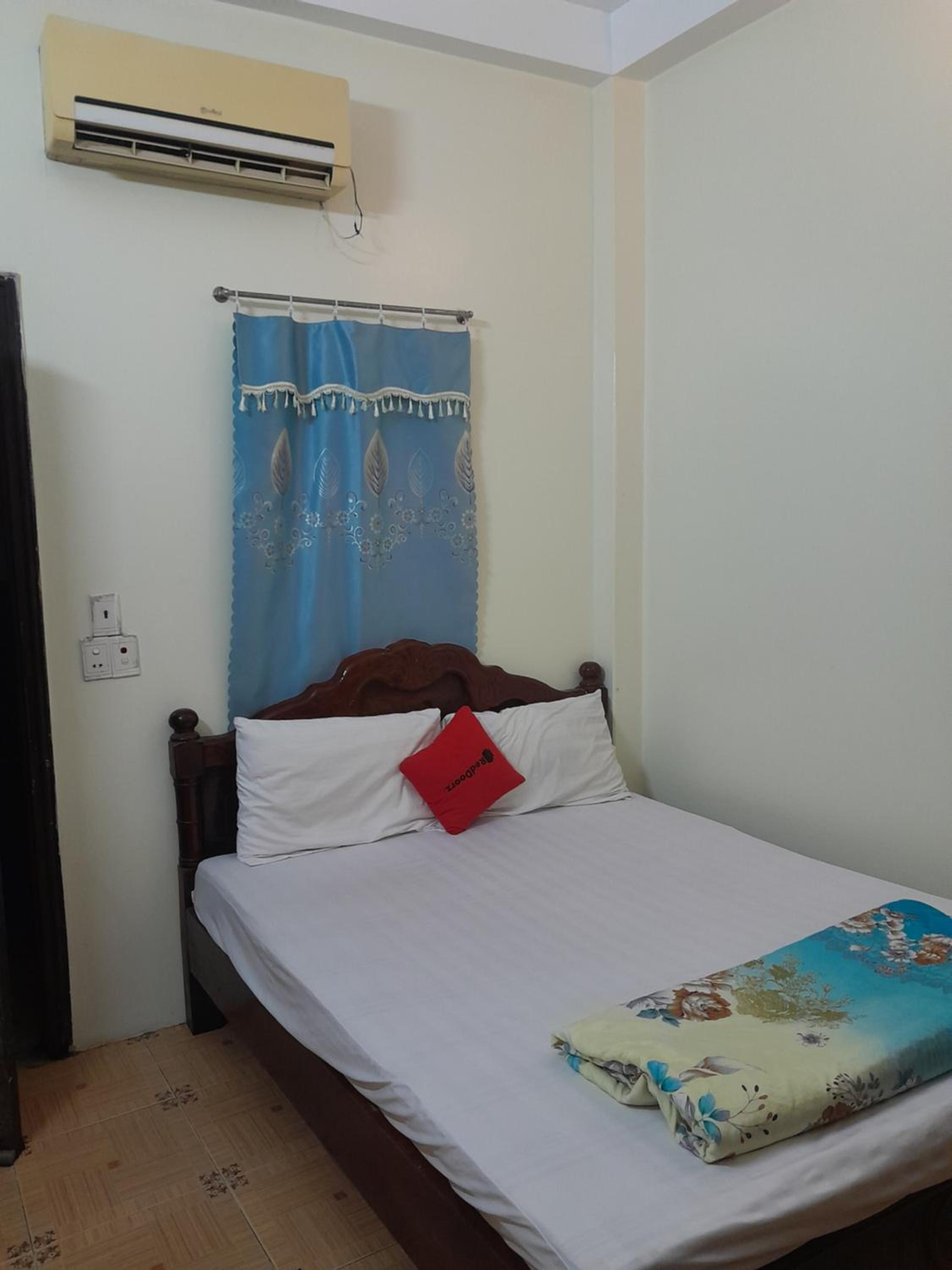 Queen Room photo 1