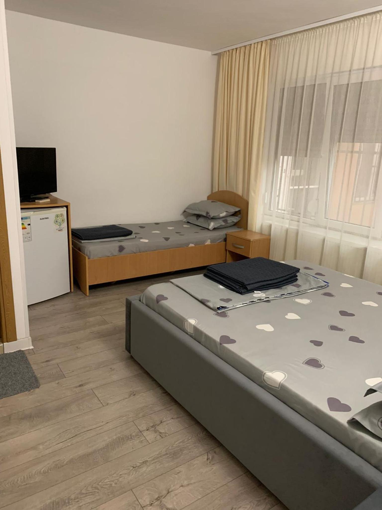 Double Room with Private Bathroom - Photo 6
