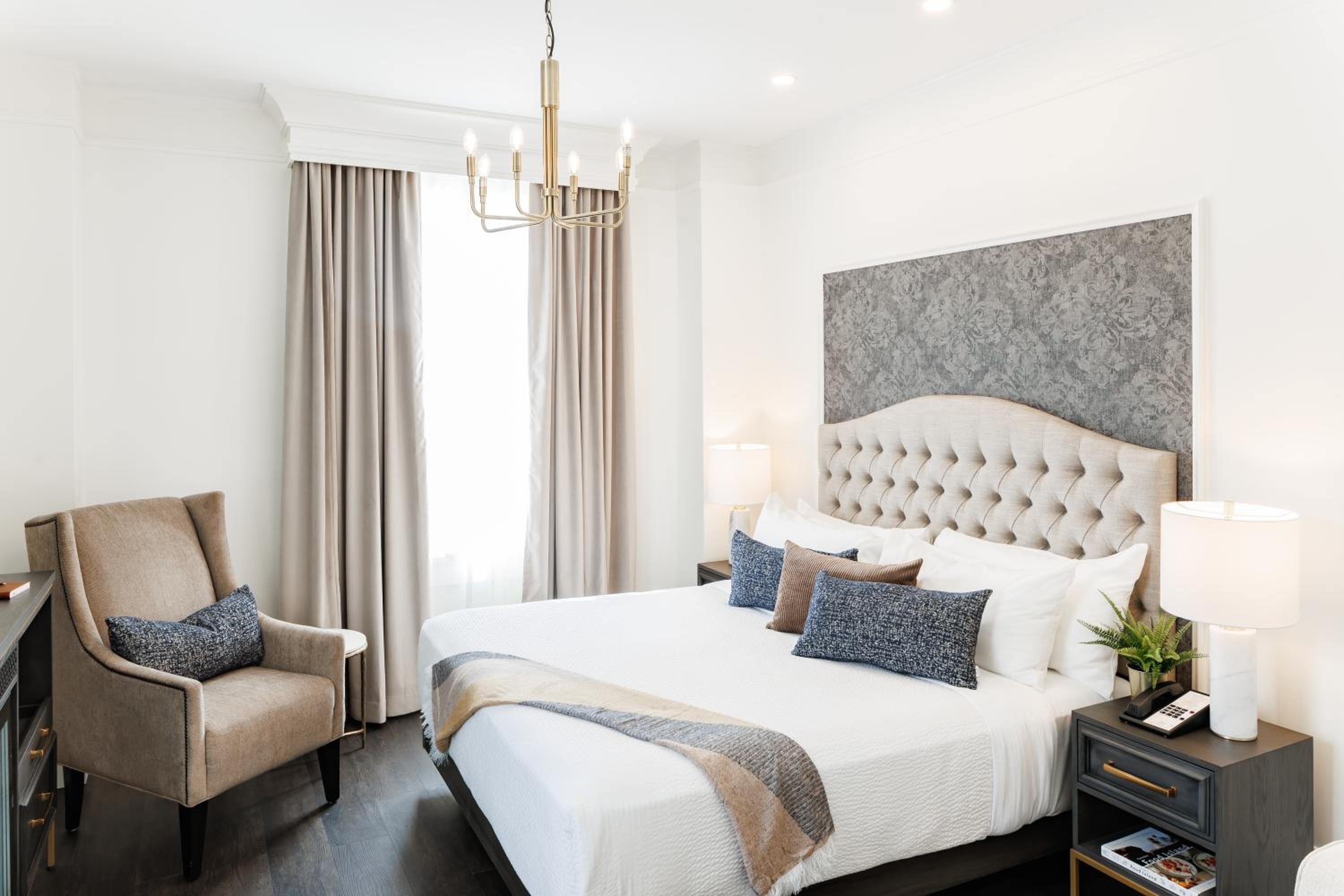 Deluxe King Room - Photo 1