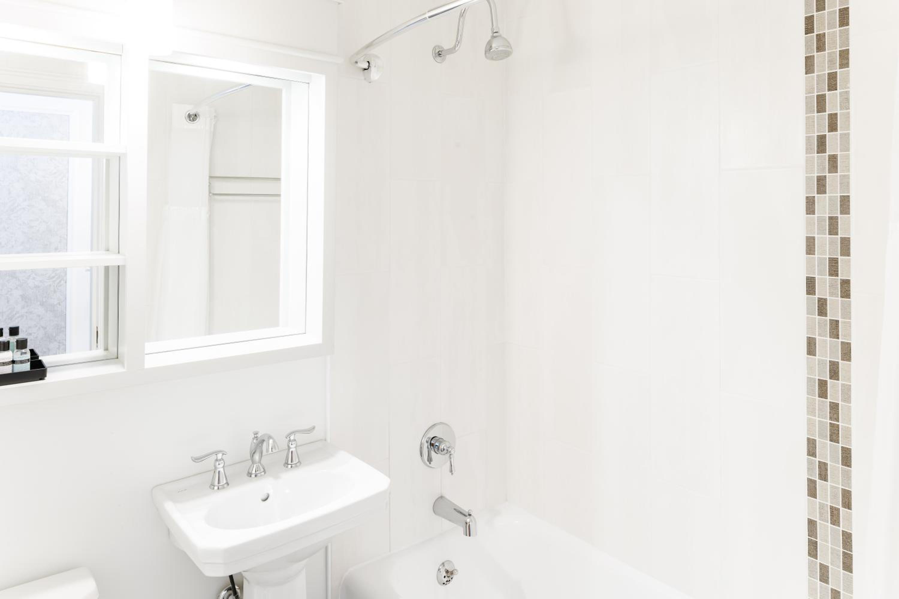 Executive Double Room with Two Double Beds - Photo 2