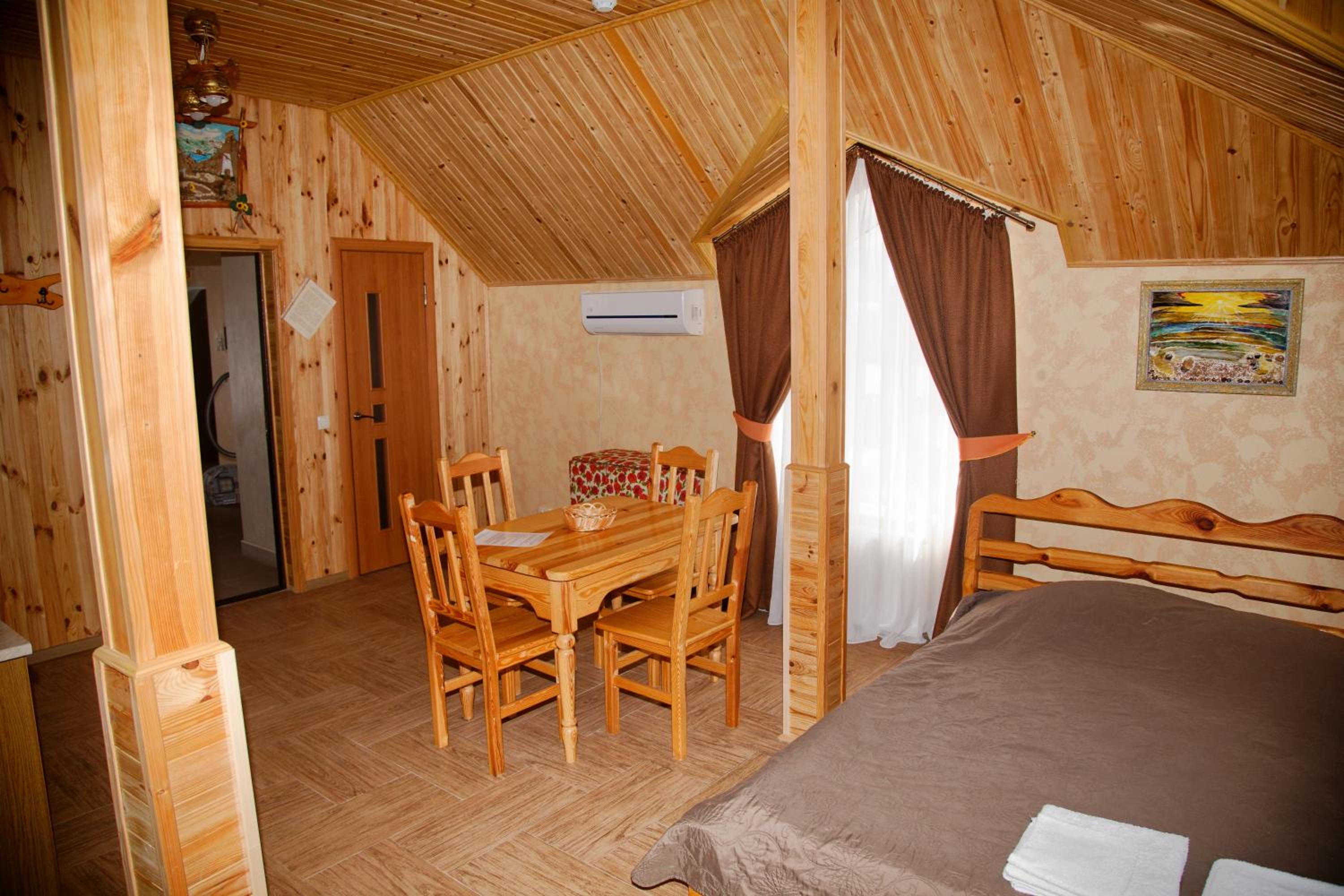 Quadruple Room with Private Bathroom photo 2