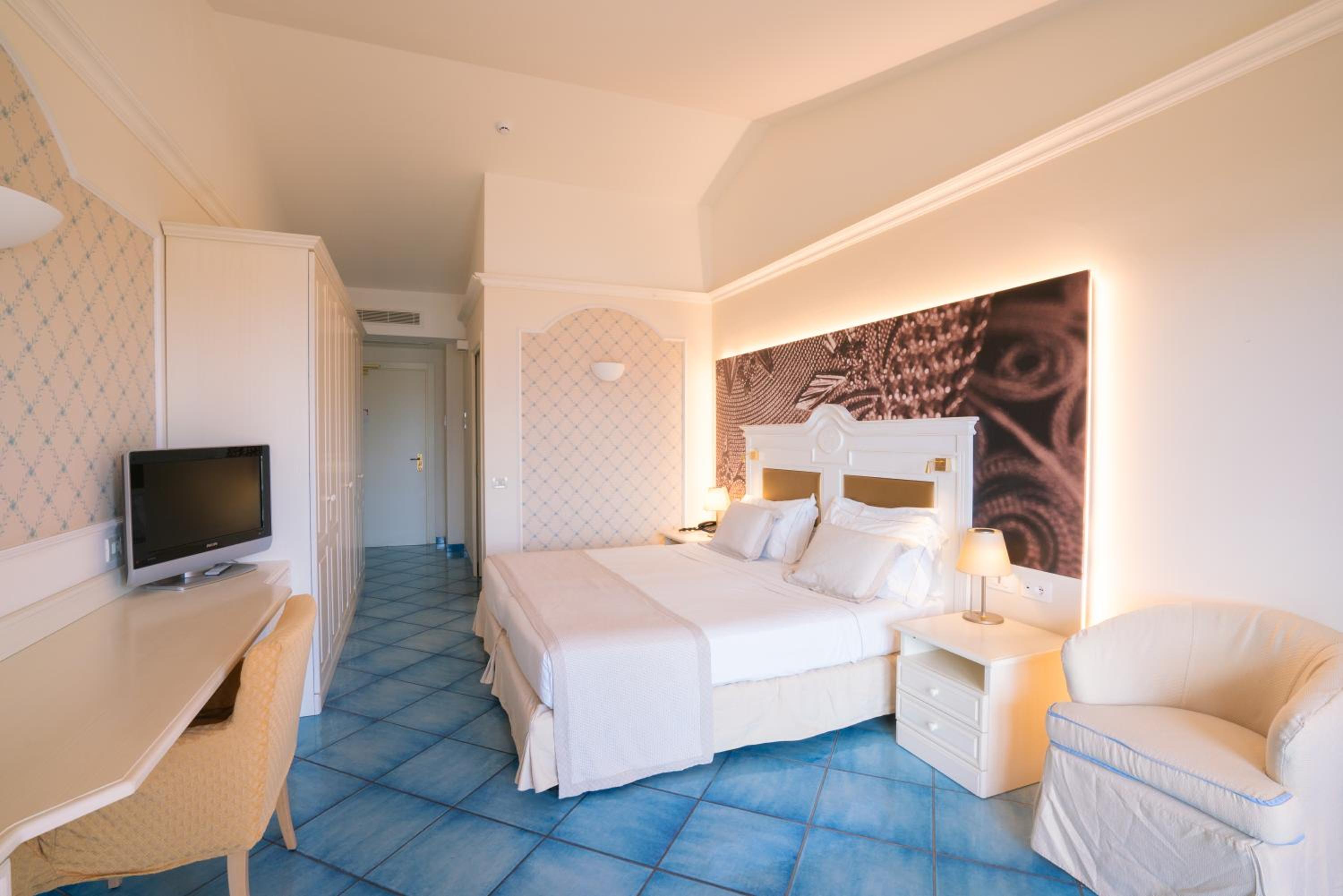 Superior Double or Twin Room - Photo 1