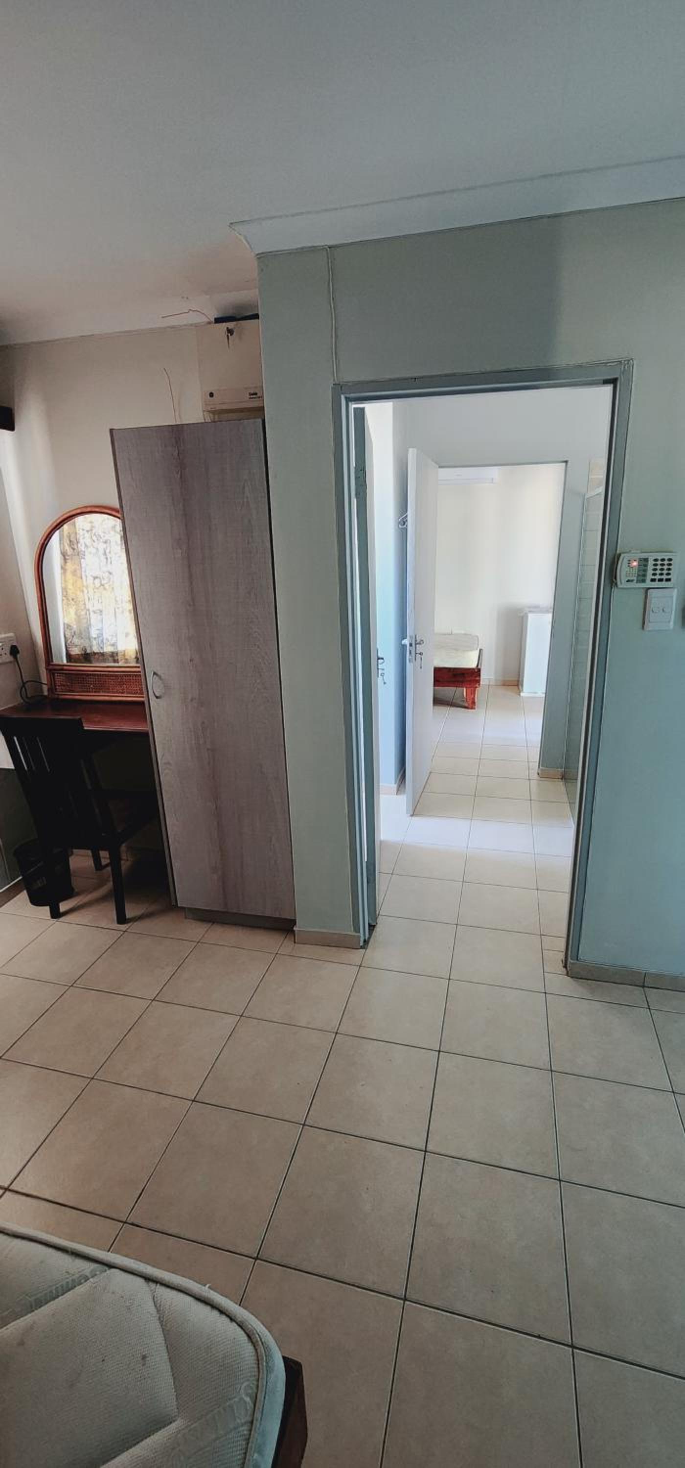 Single Room with Bathroom photo 1