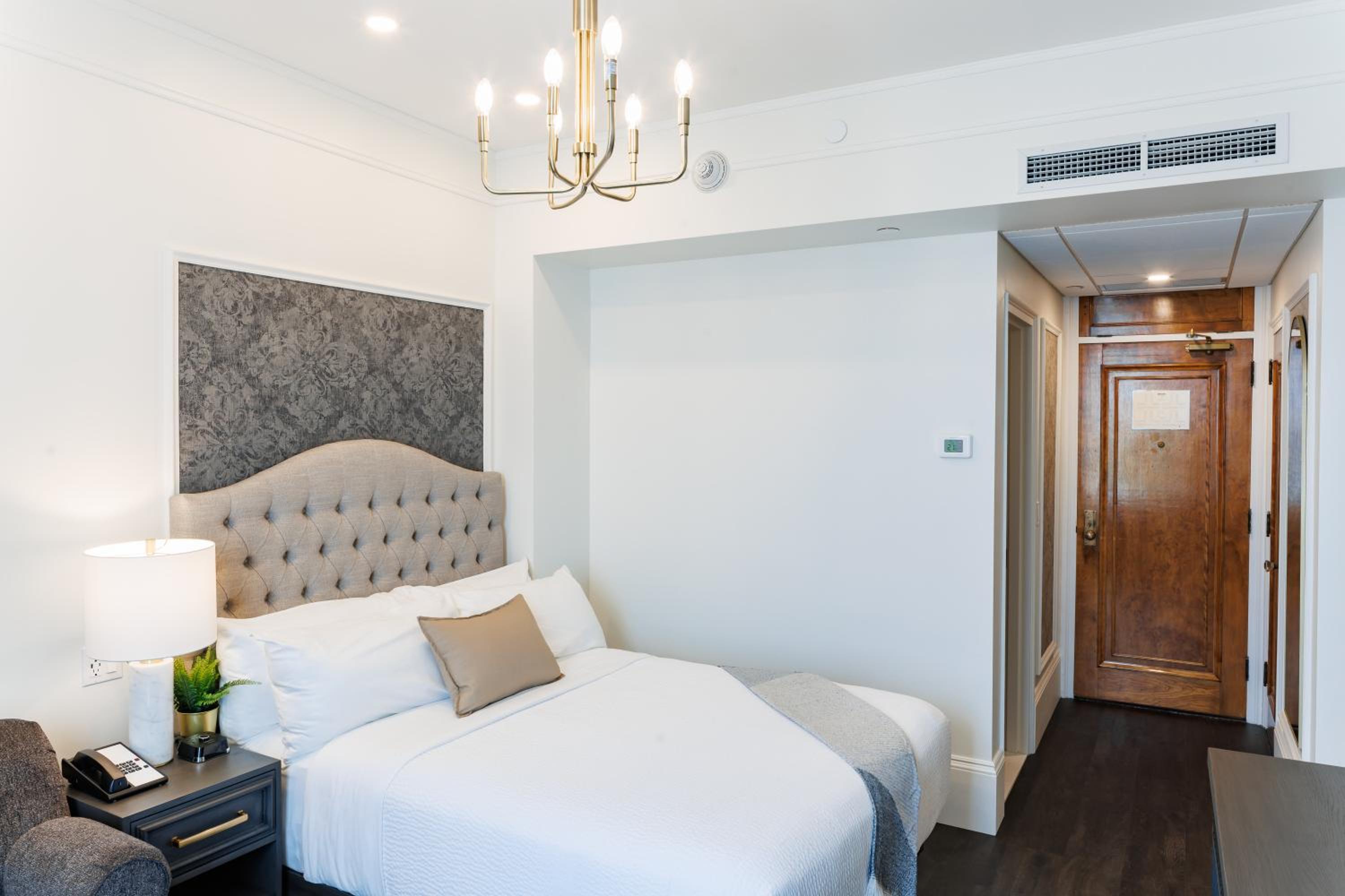Executive Queen Room - Photo 2