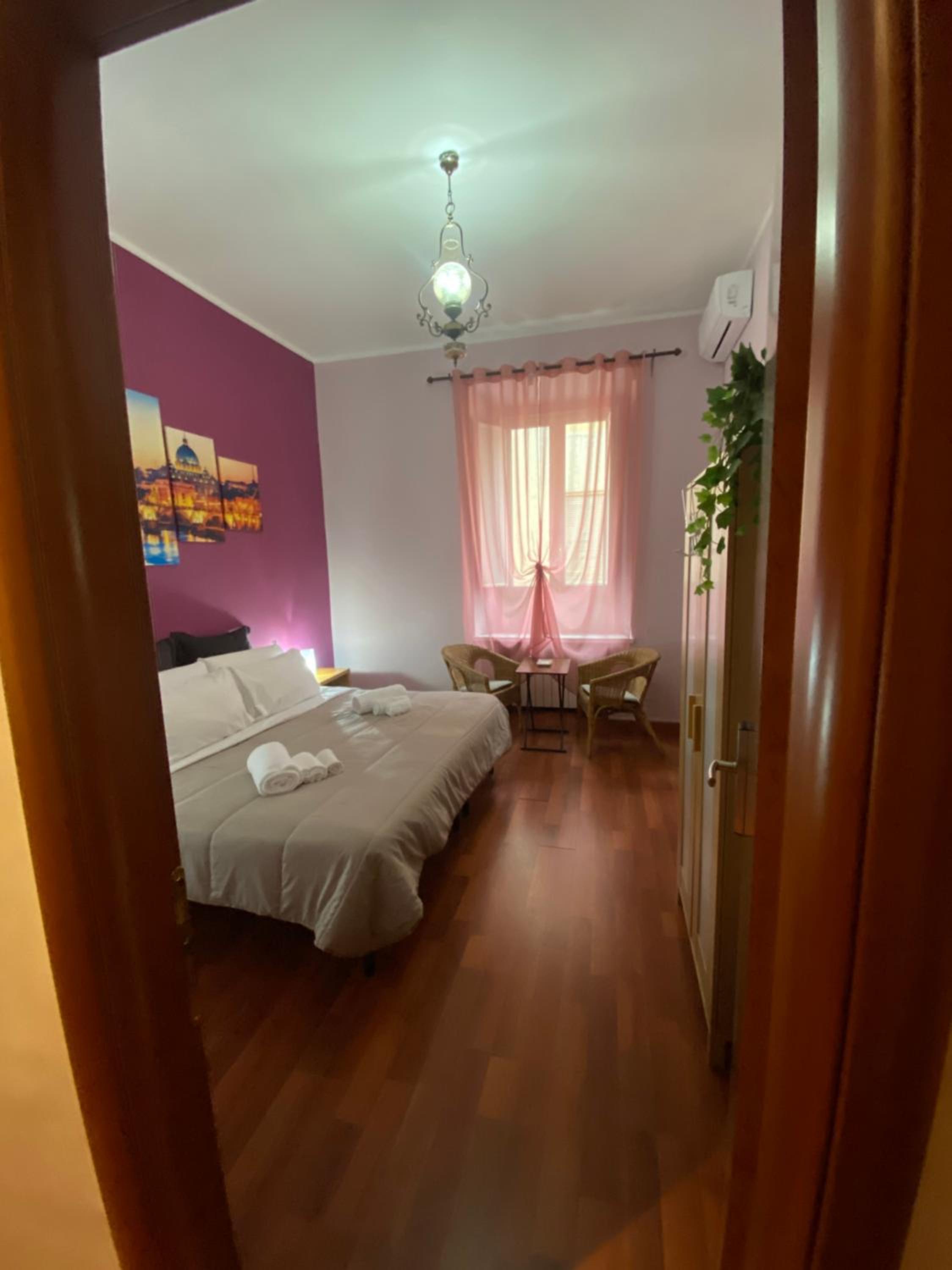 Large Double Room photo 1