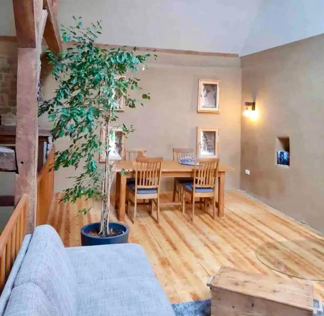 One-Bedroom Apartment with Shower photo 2