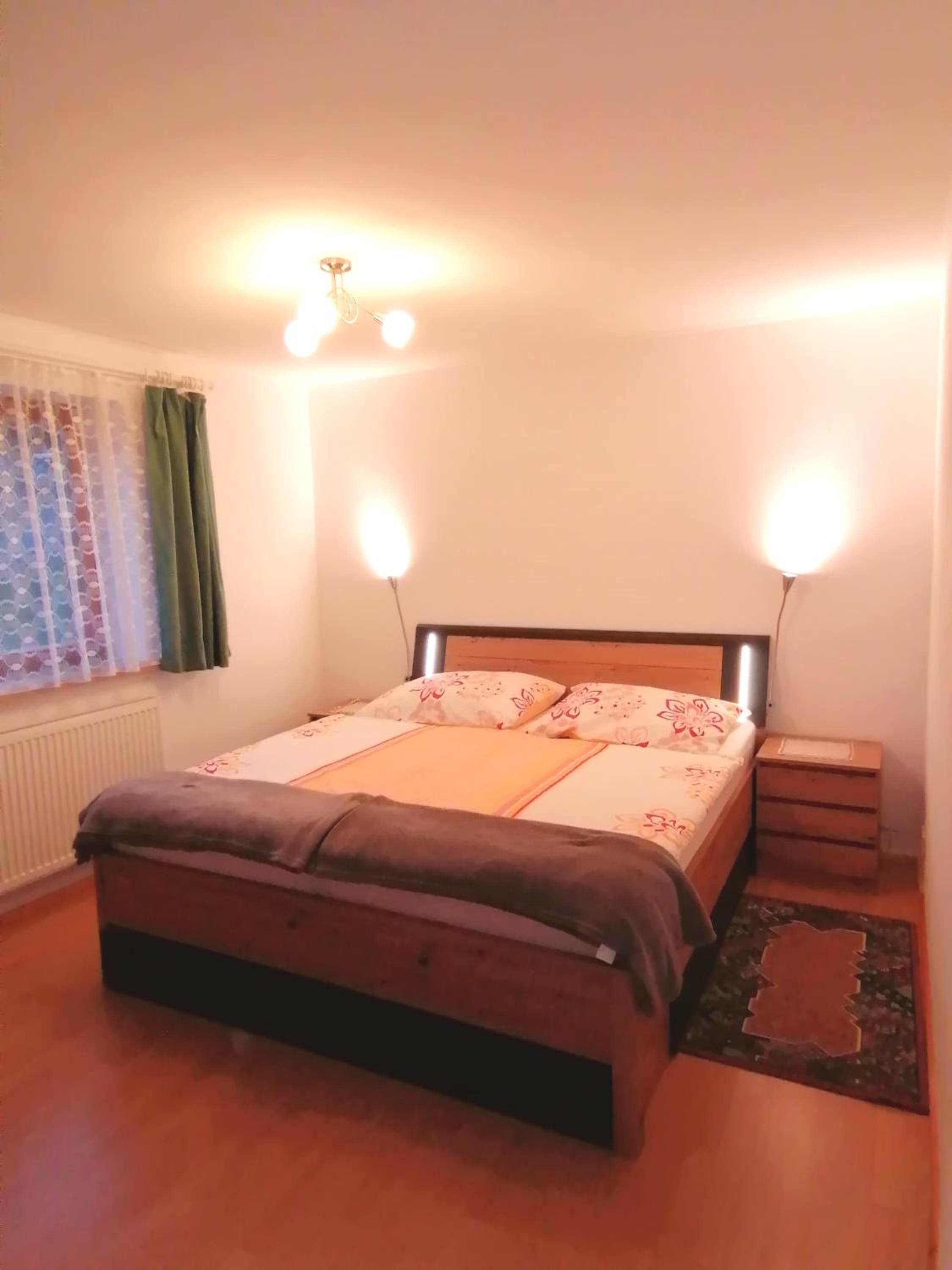 One-Bedroom Apartment photo 1