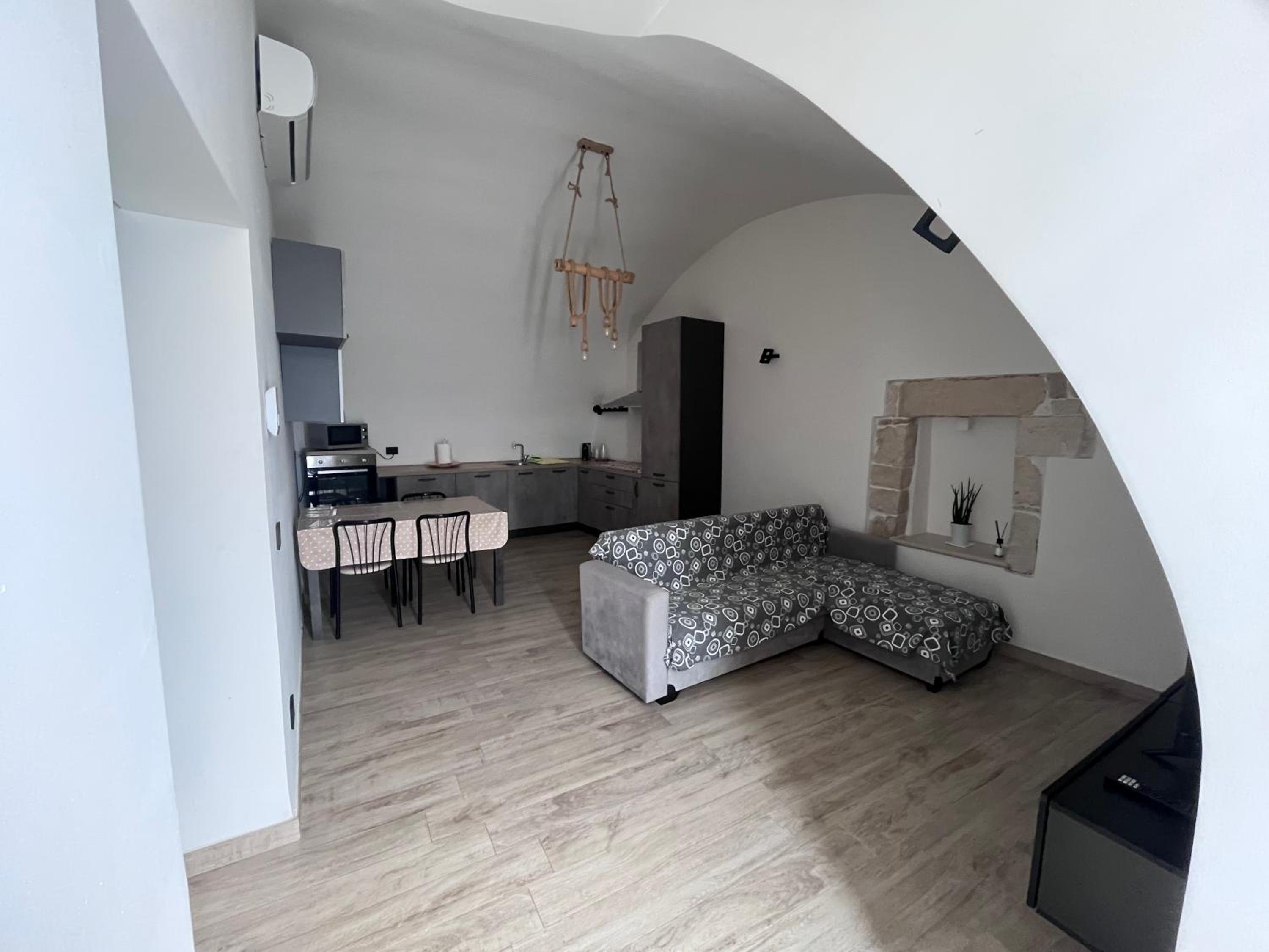 One-Bedroom House photo 1