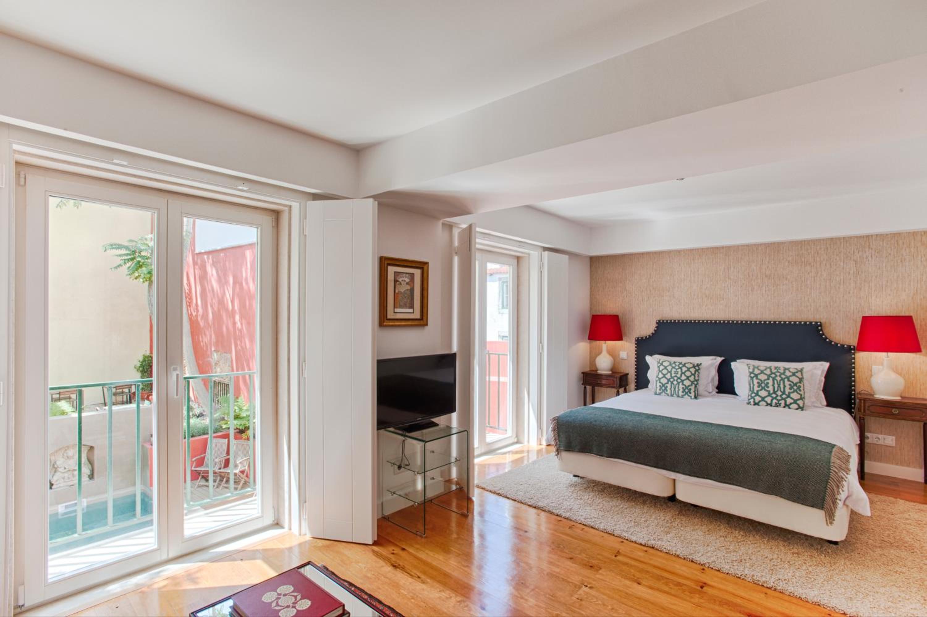 Junior Suite with Pool View photo 1