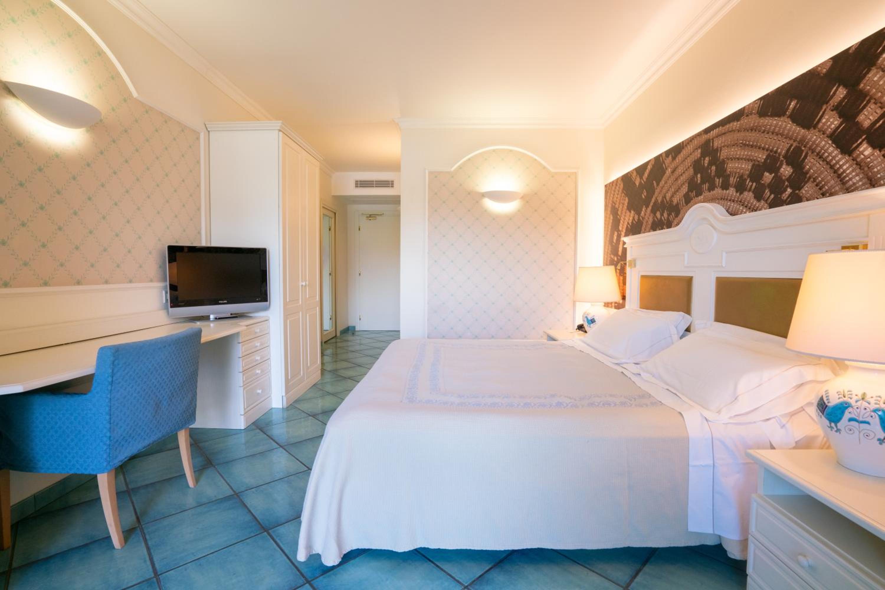 Superior Double or Twin Room - Photo 9