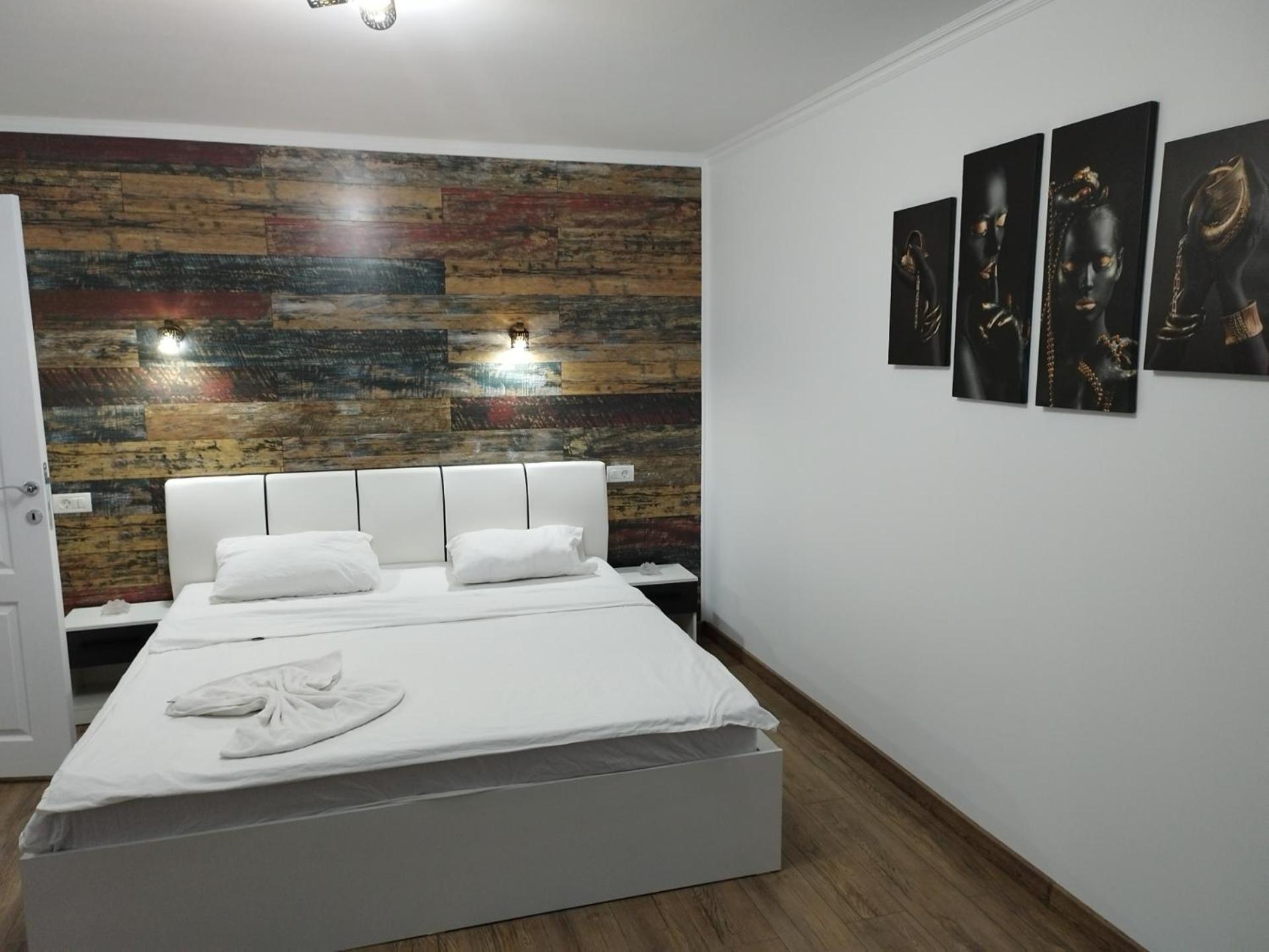 Deluxe King Studio - Photo 1