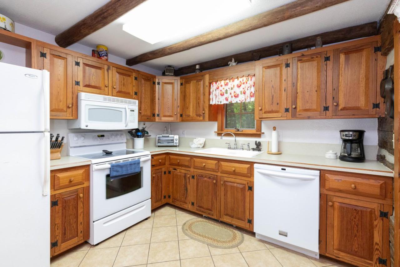 Three-Bedroom House photo 3