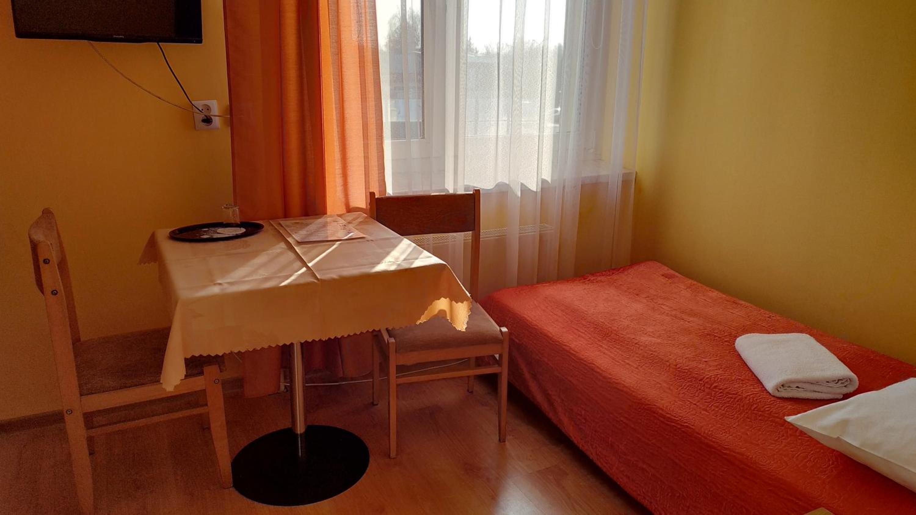 Standard Twin Room - Photo 1