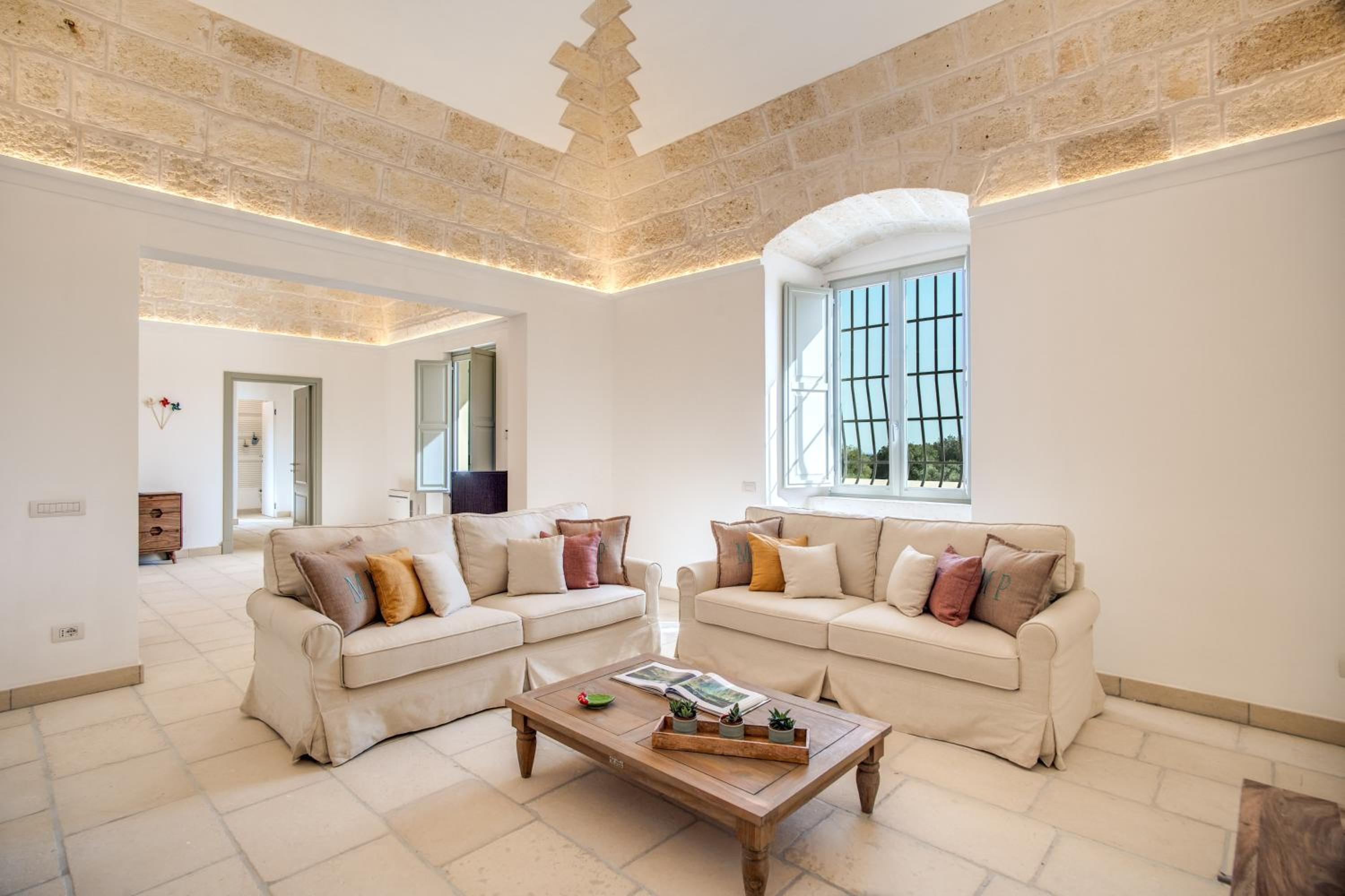 Villa photo 3