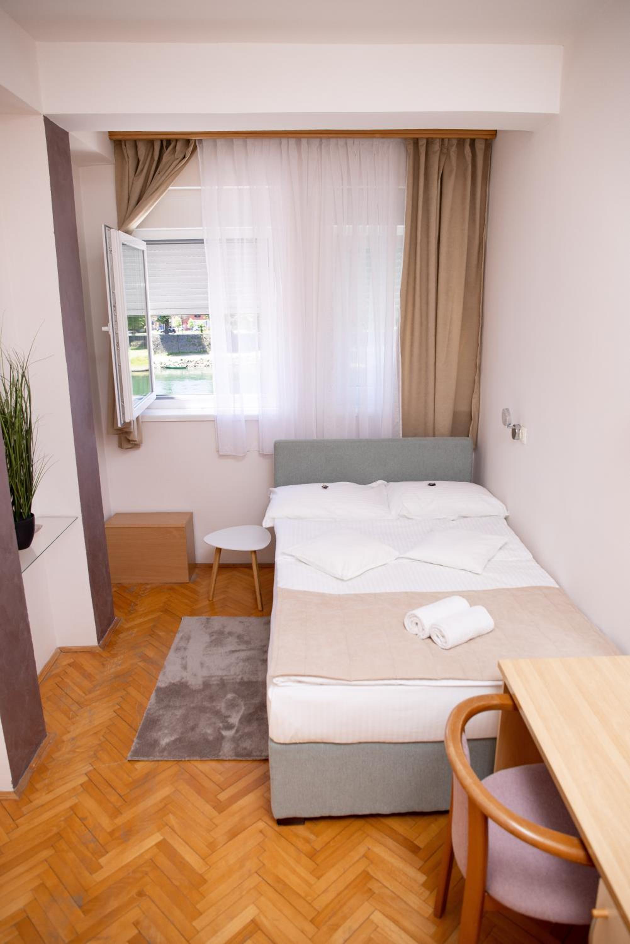 Apartment photo 2