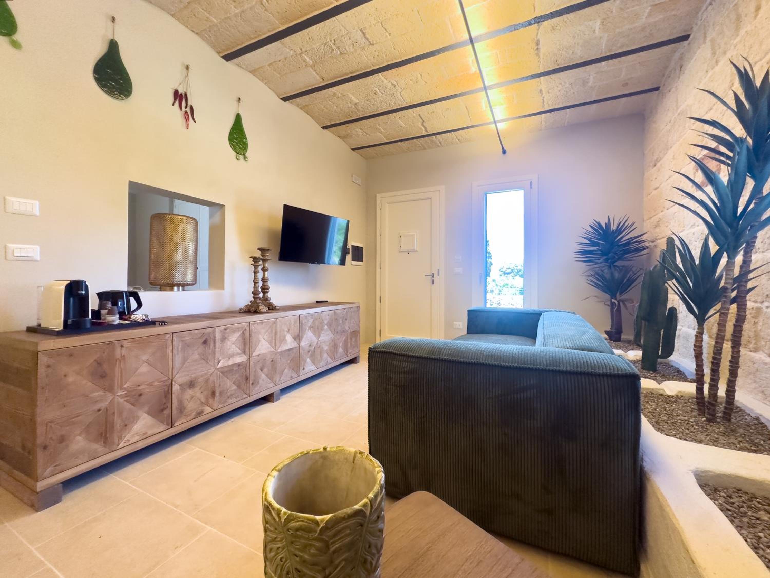 Executive Suite - Photo 7