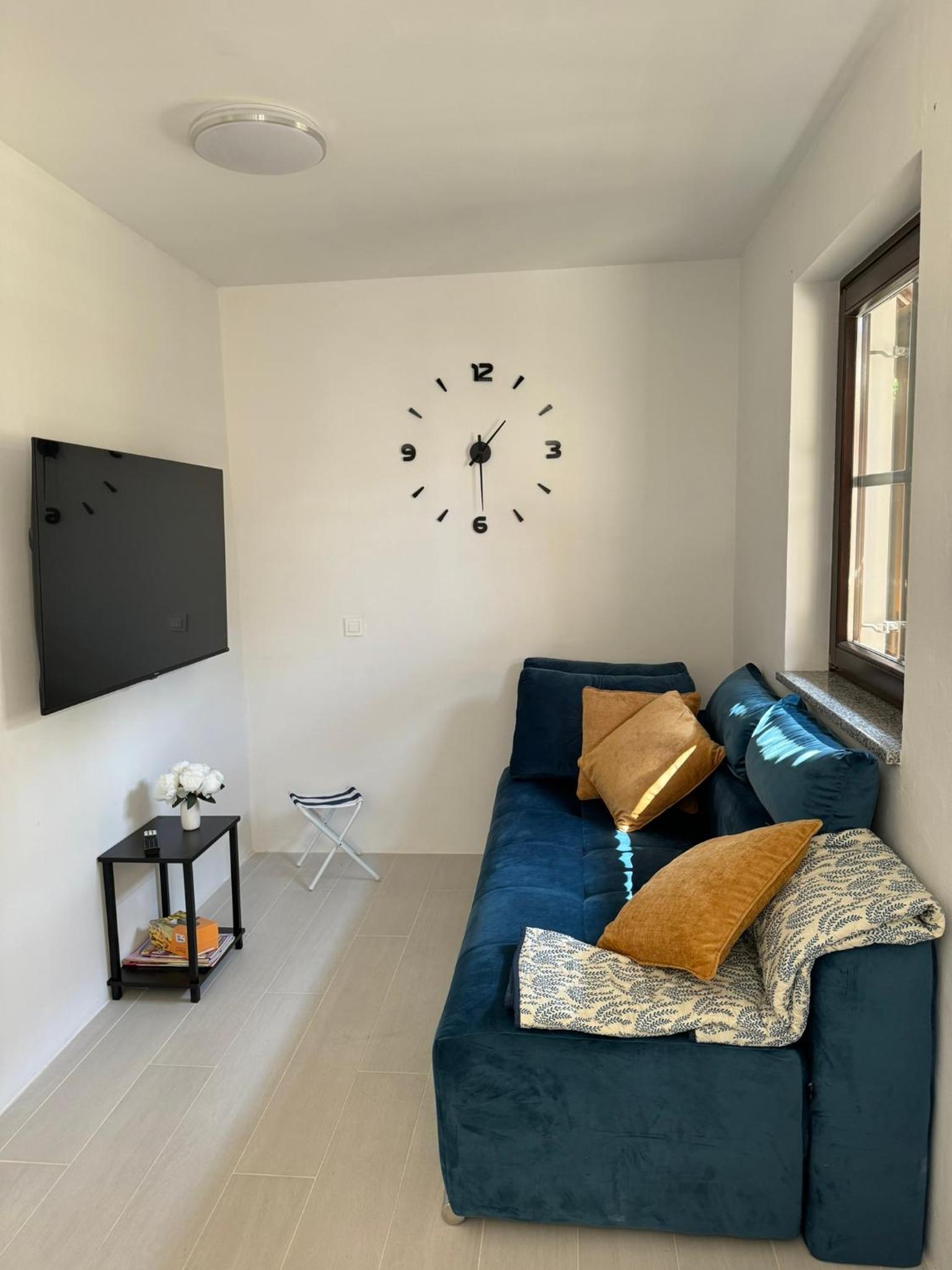 Three-Bedroom House - Photo 2