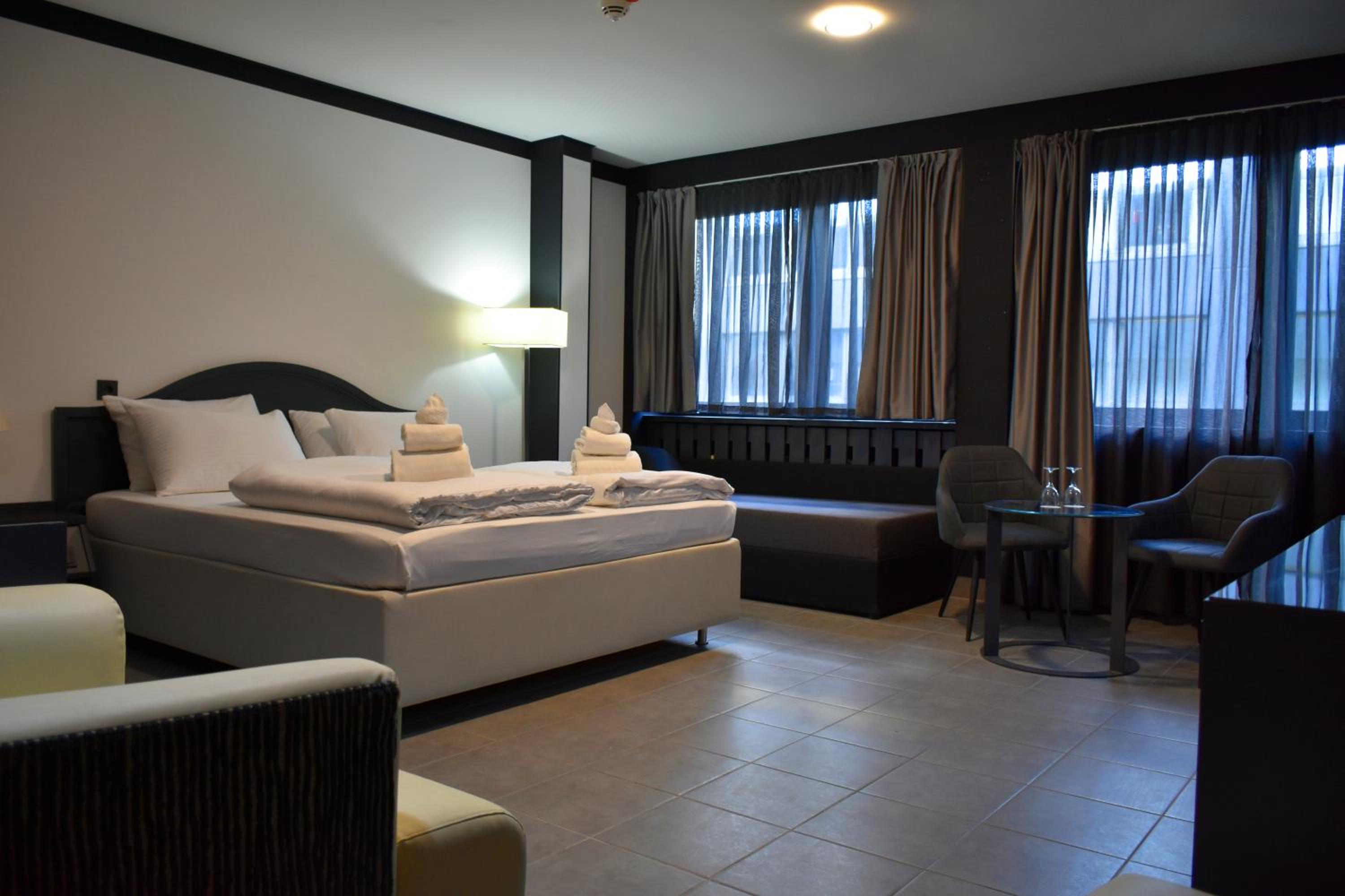 Budget Double Room photo 3