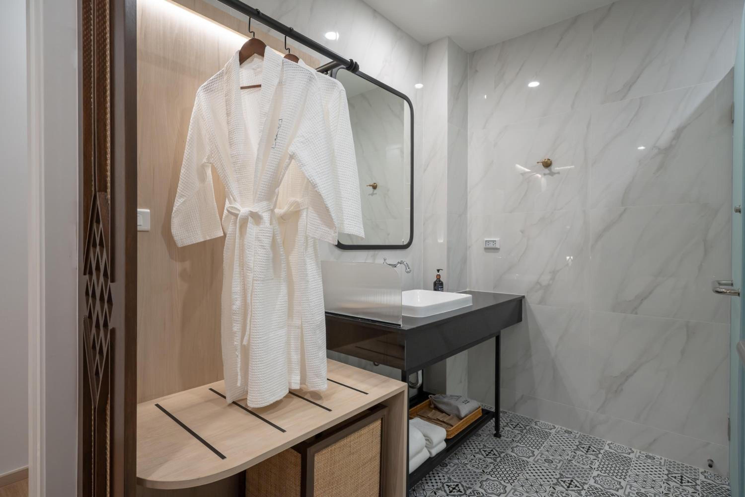 Junior Suite with Pool View photo 3