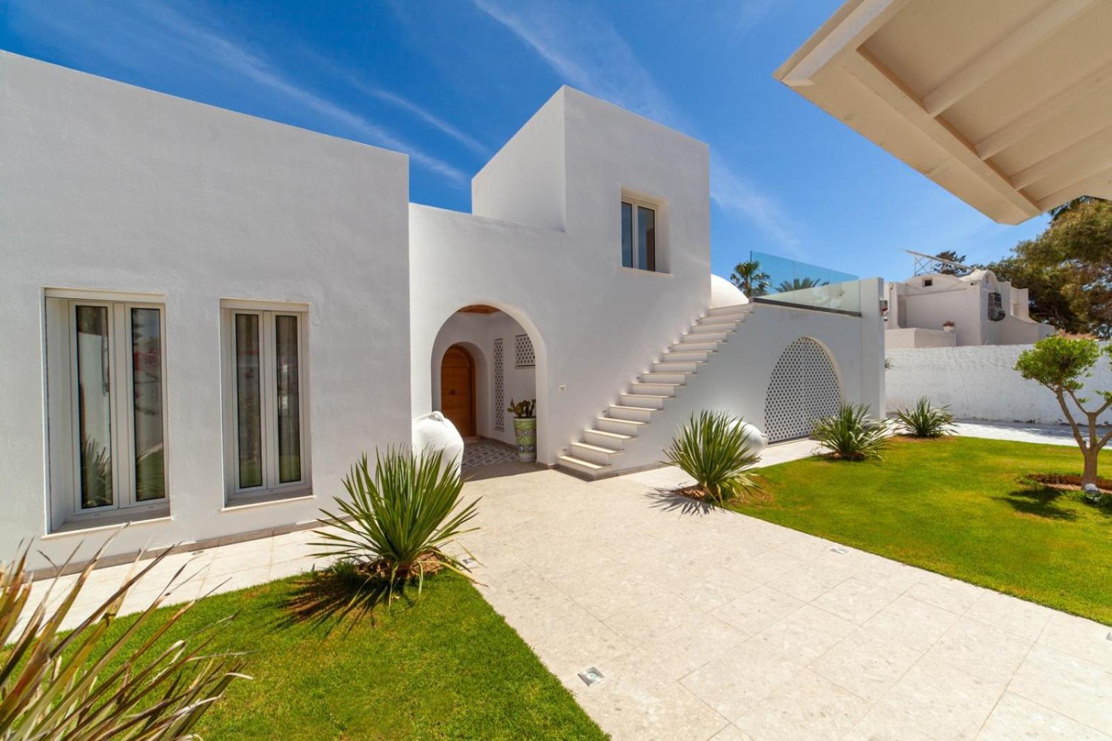 Villa photo 2