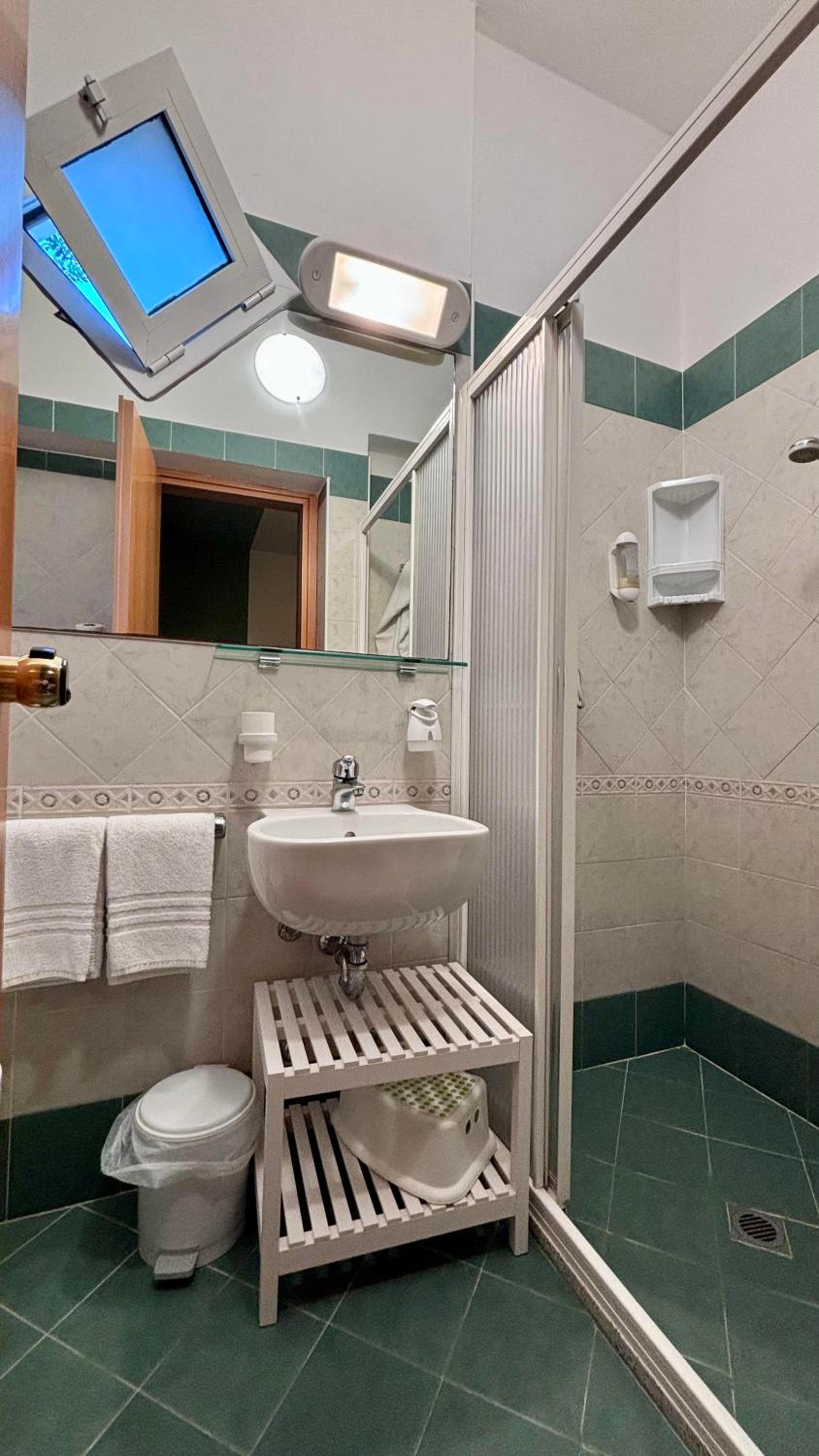 Standard Triple Room - Photo 3
