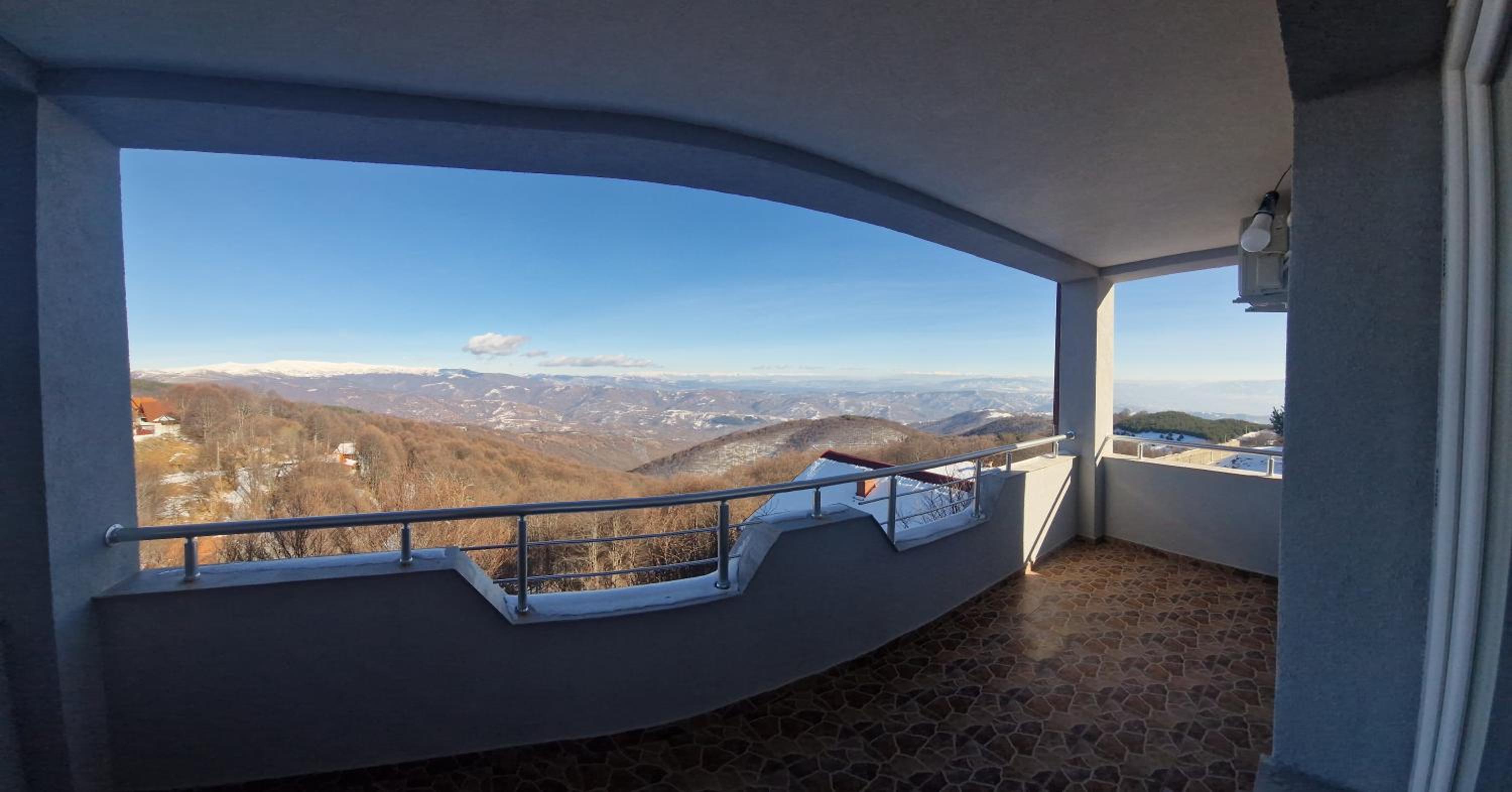 Apartment With Mountain View photo 3