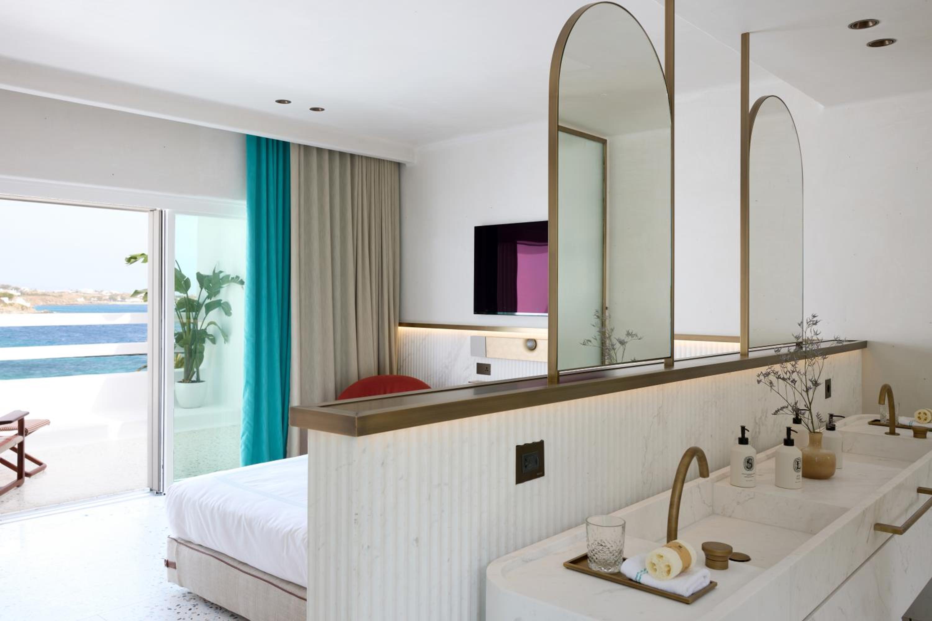 Deluxe Double Room with Sea View - Photo 11