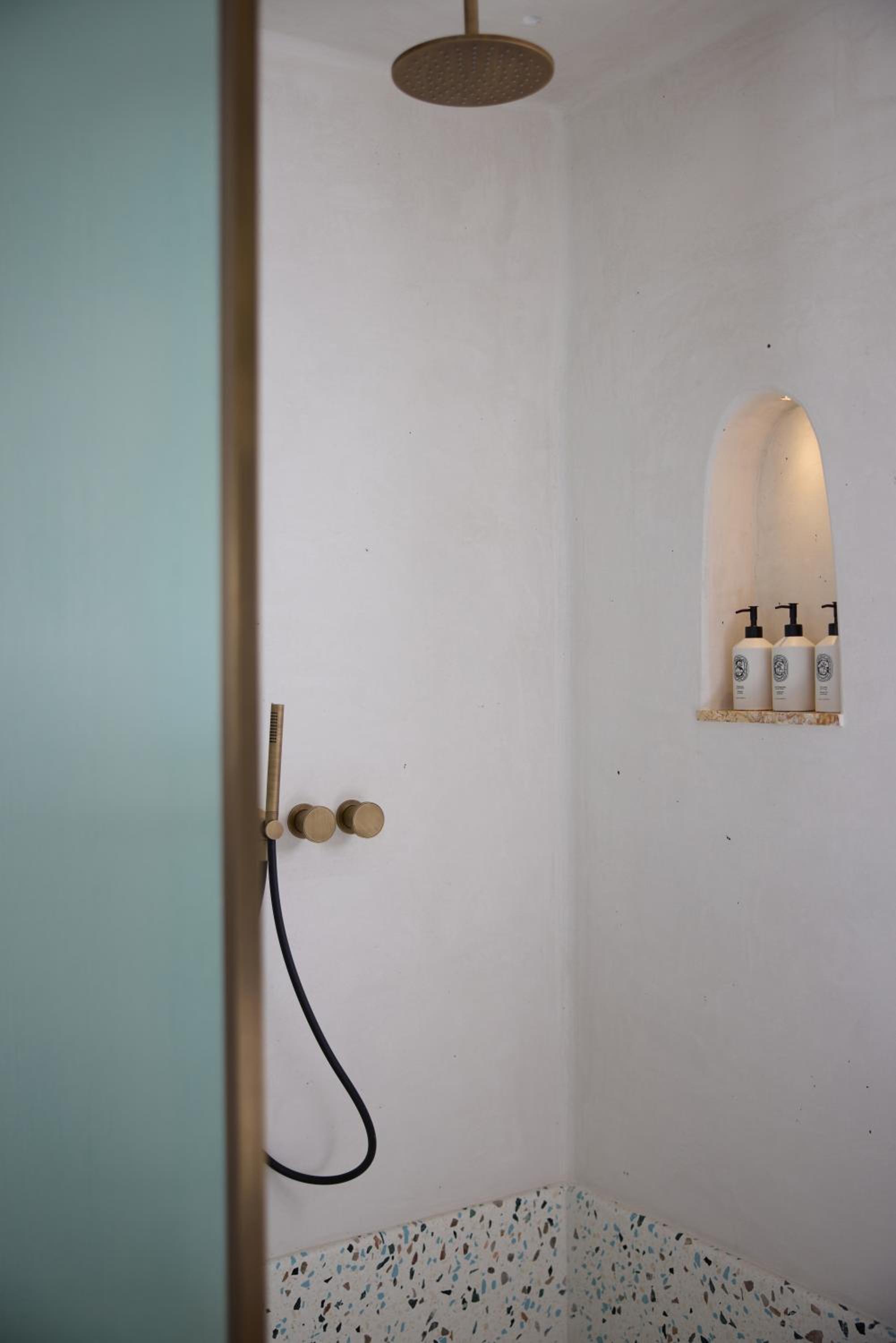 Deluxe Double Room with Sea View - Photo 12