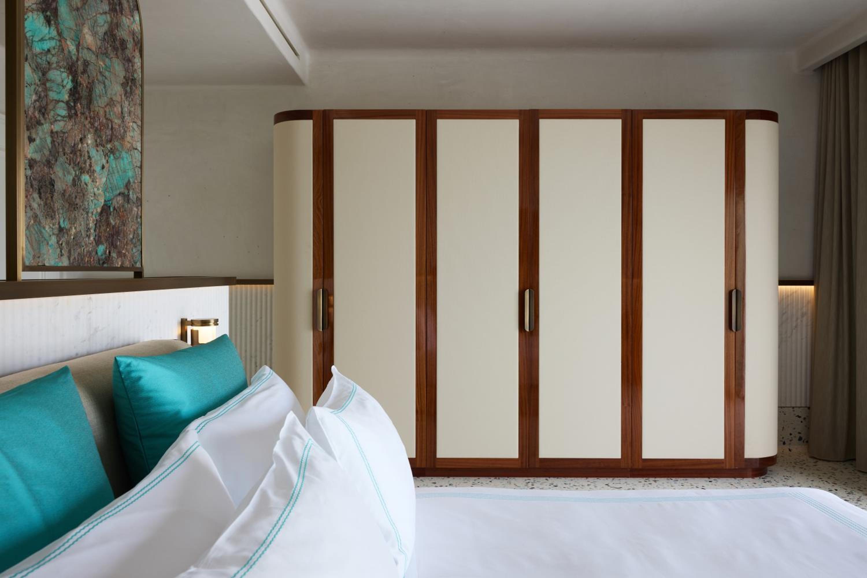Deluxe Double Room with Sea View - Photo 7