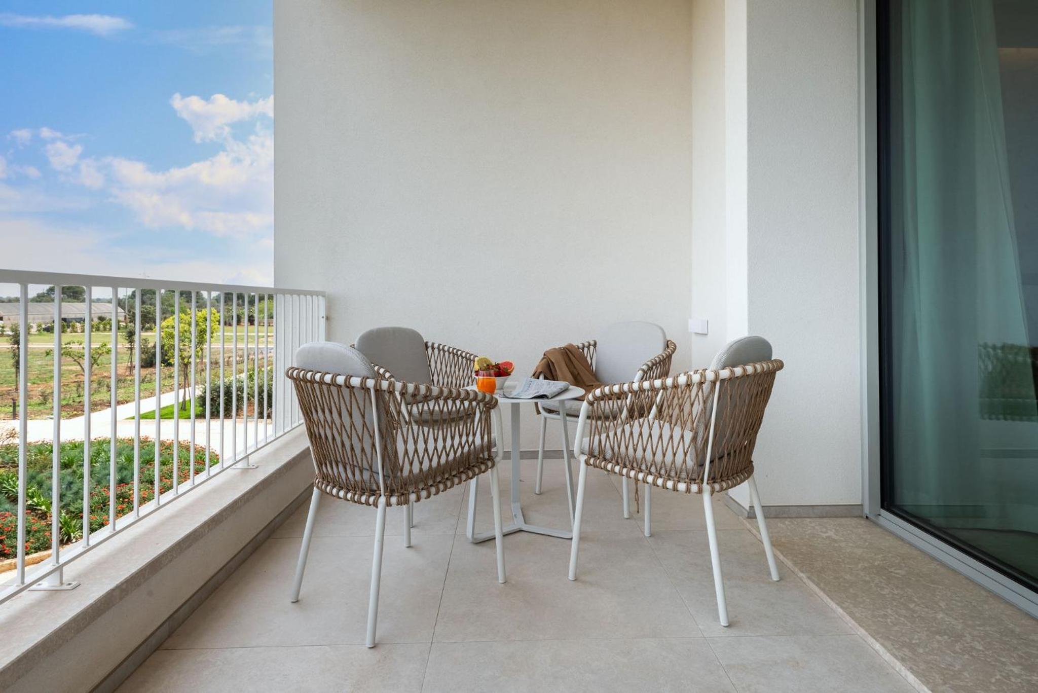 Premium Room with Balcony or Patio - Photo 4