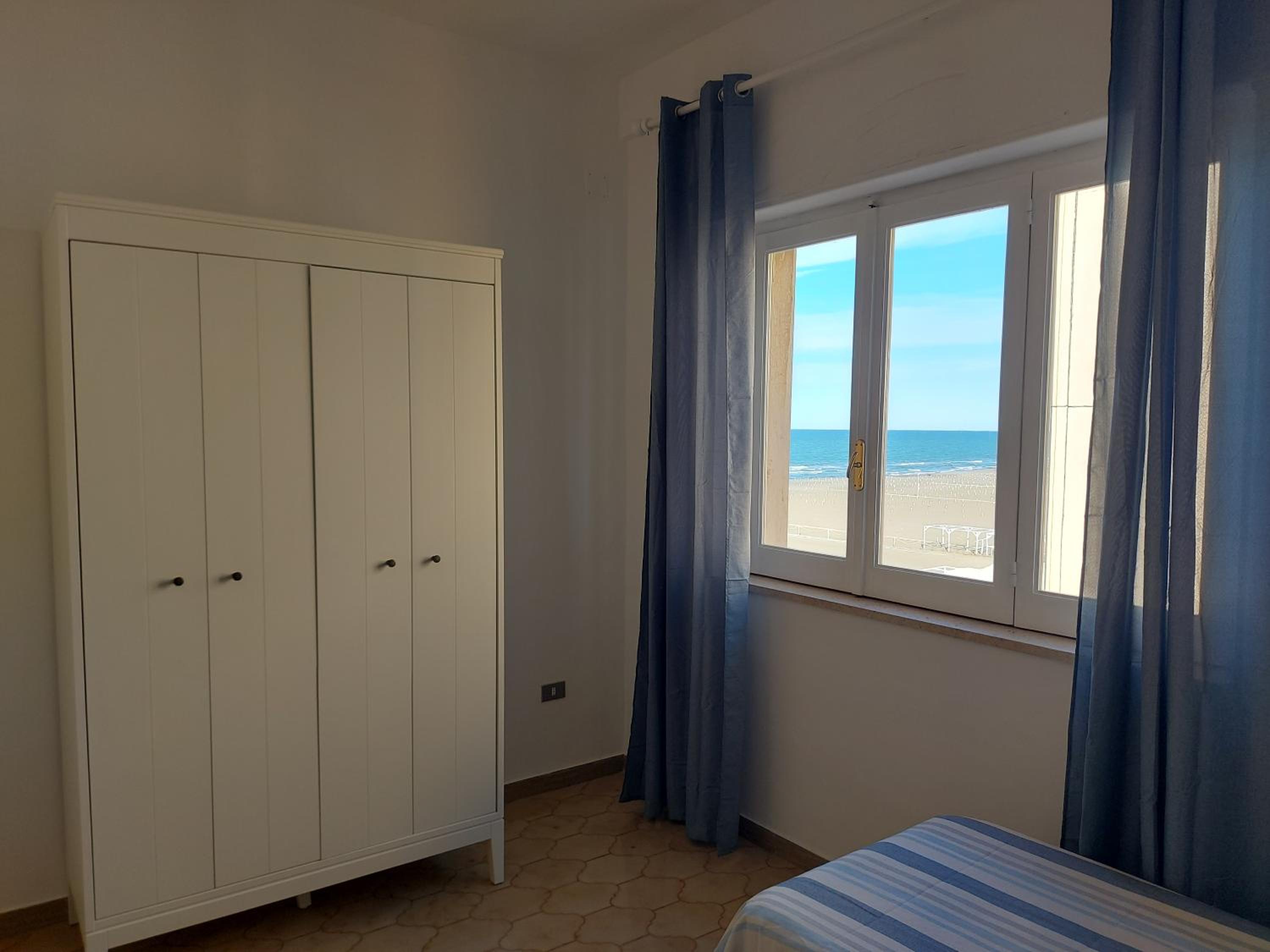 Two-Bedroom Apartment with Balcony and Sea View photo 2