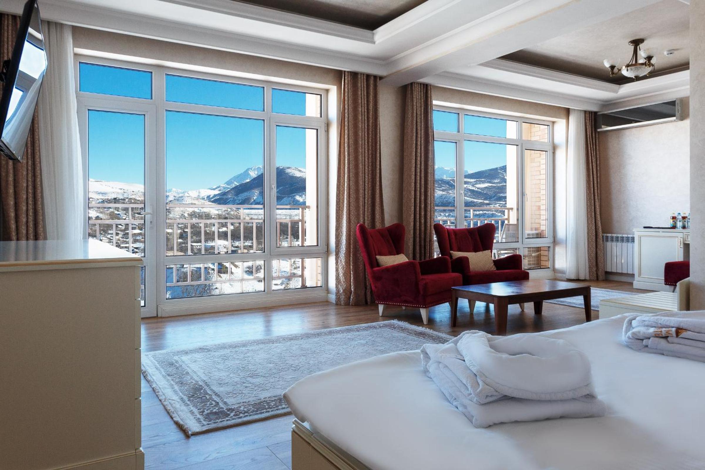 Suite with Mountain View photo 1