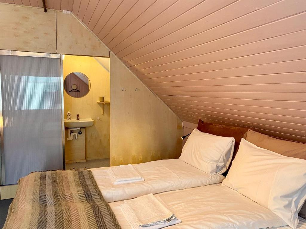 Double or Twin Room - Photo 8