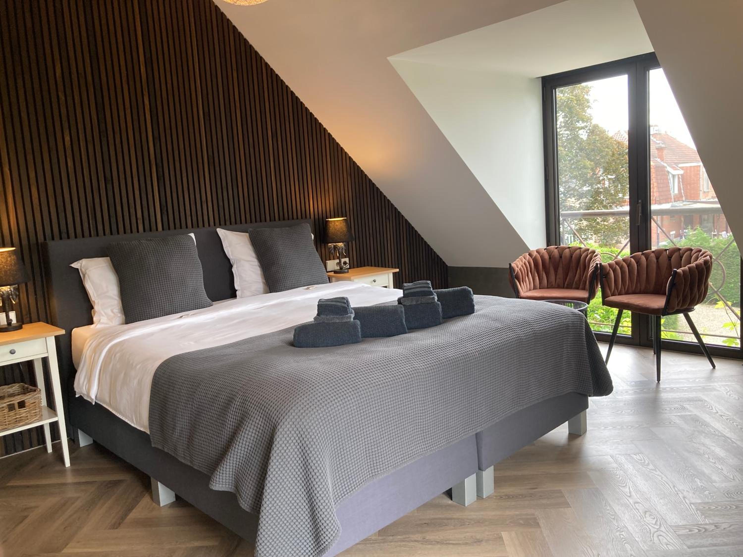Large Double Room photo 1