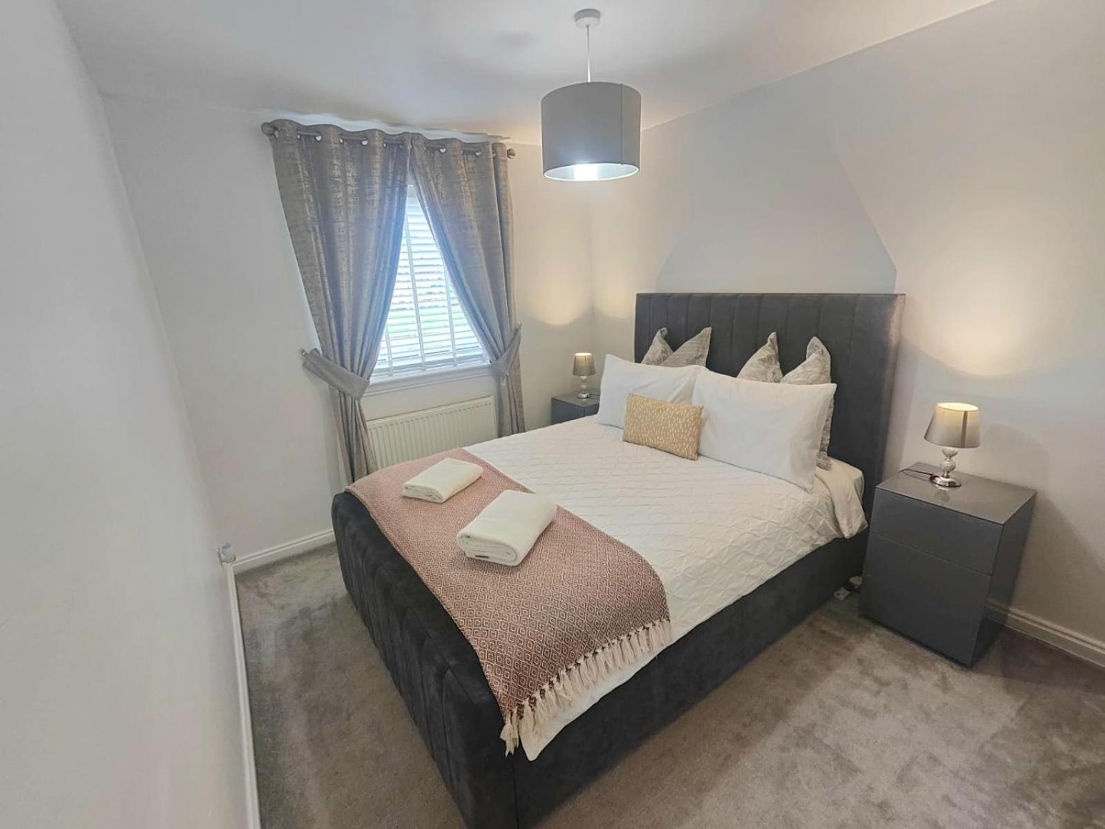 Two-Bedroom Apartment - Photo 2