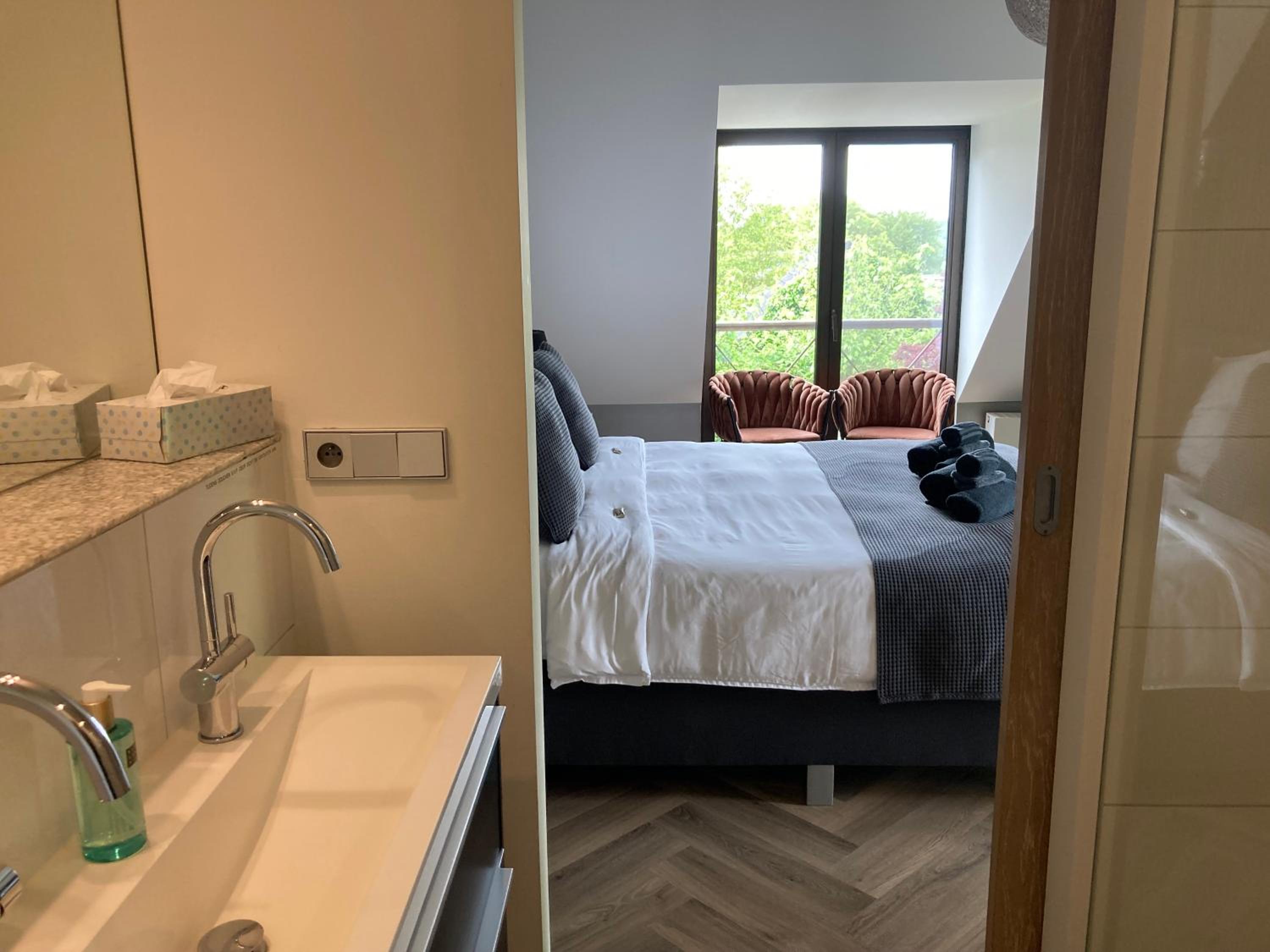 Large Double Room photo 3