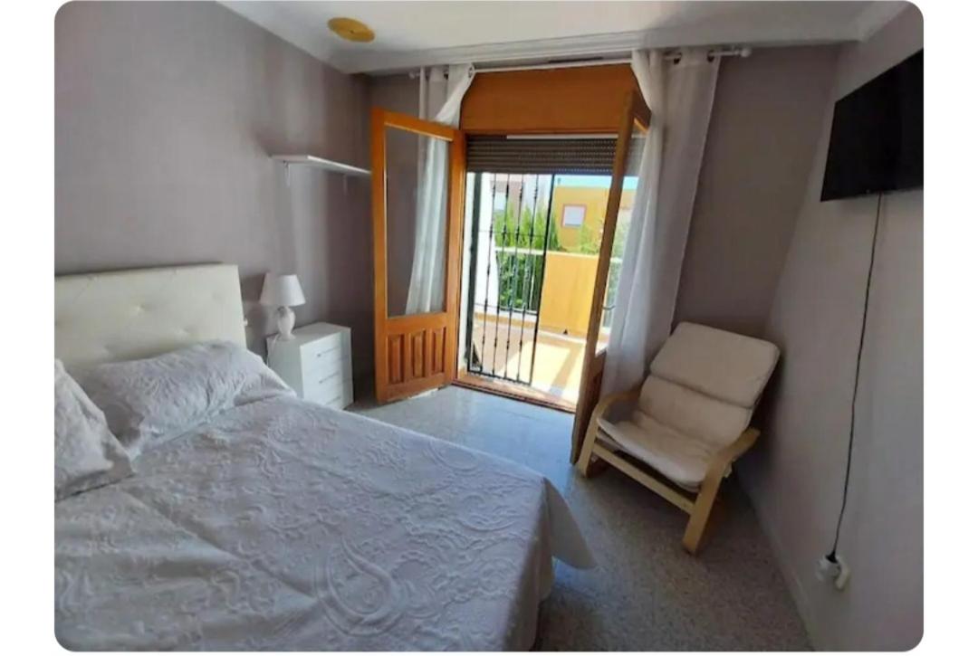 Three-Bedroom House photo 3