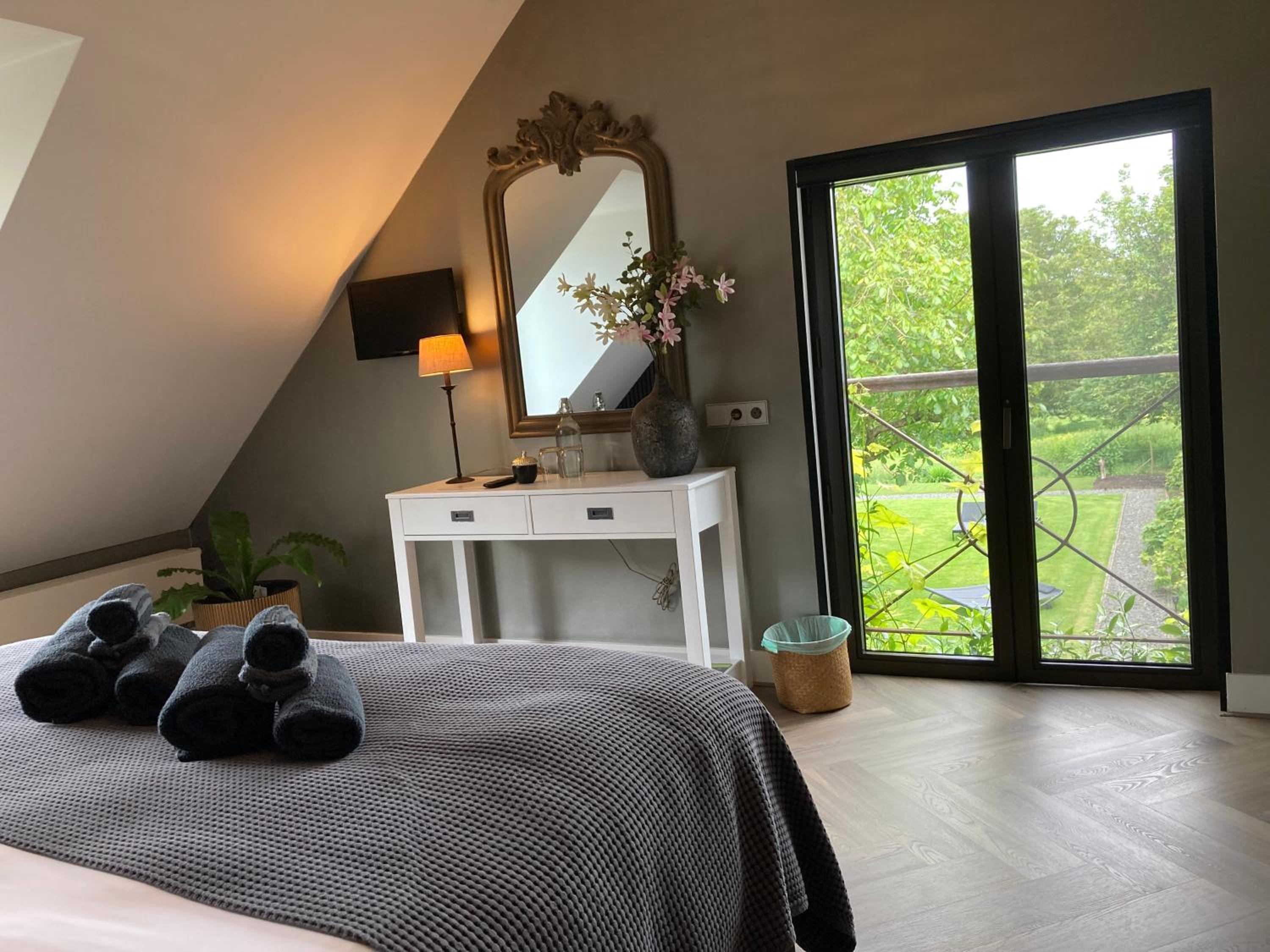 Large Double Room photo 2