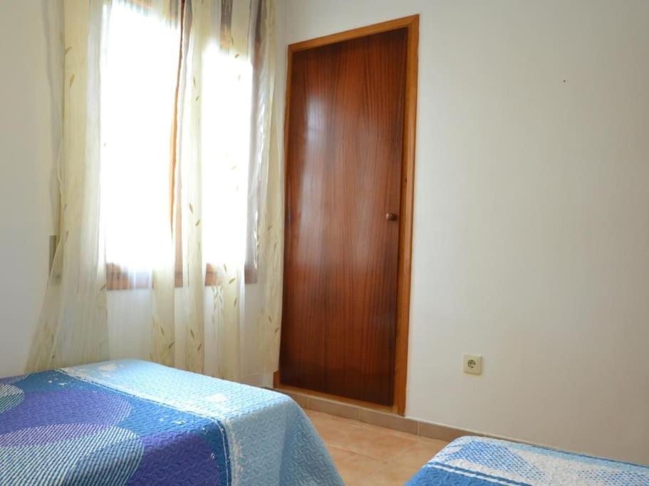 Three-Bedroom House photo 3