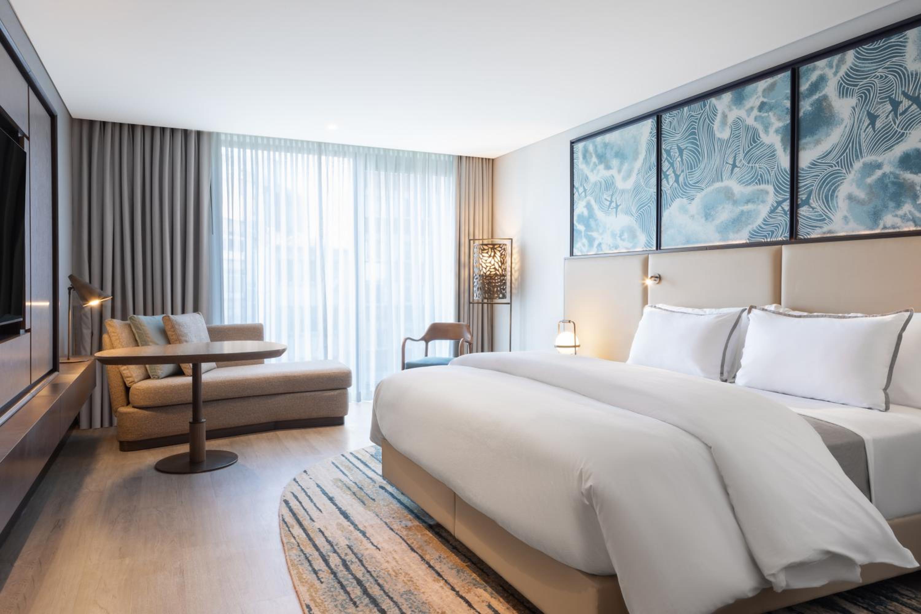 Deluxe King Room with City View