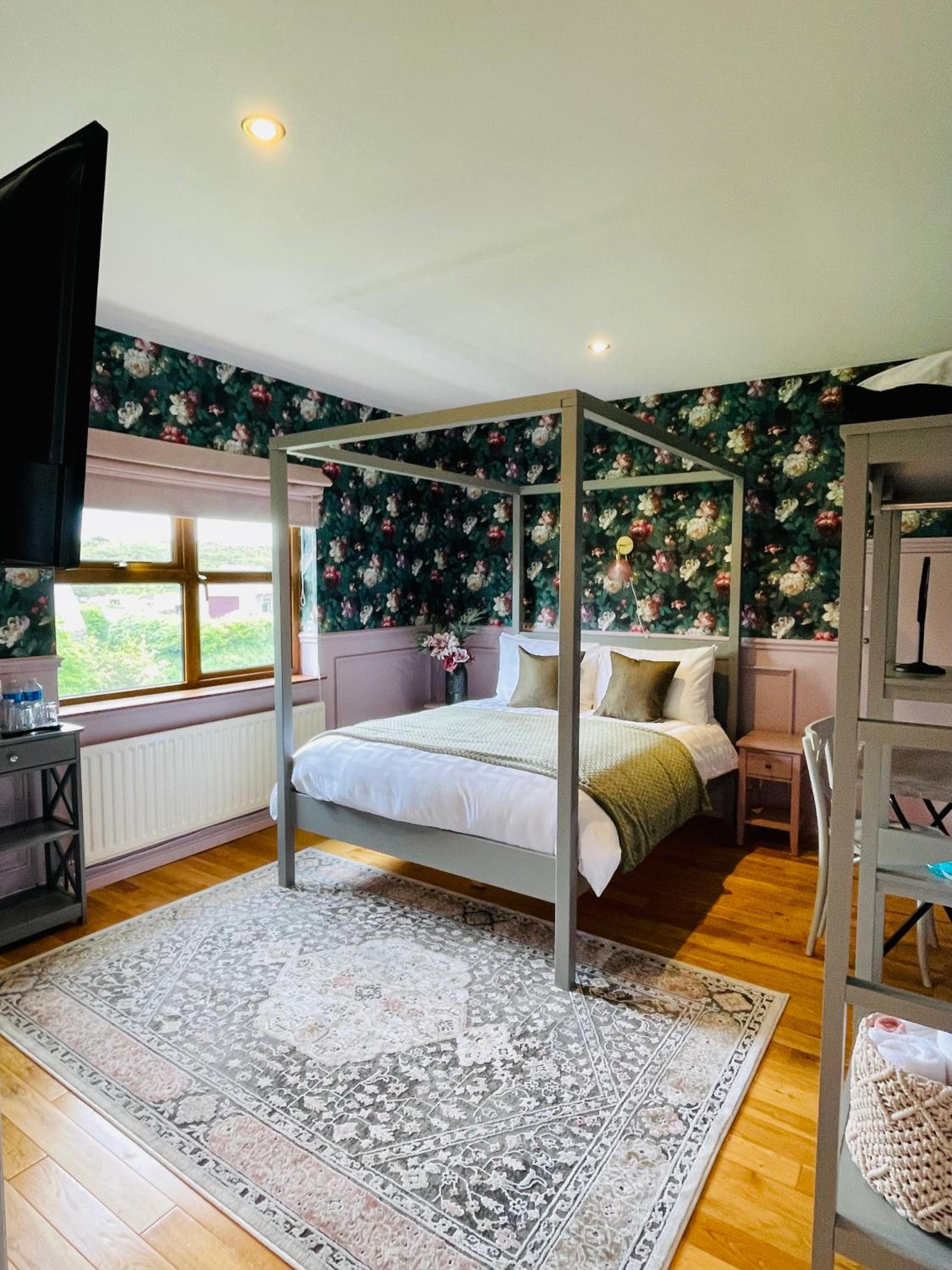 Deluxe Double Room with Bath photo 2